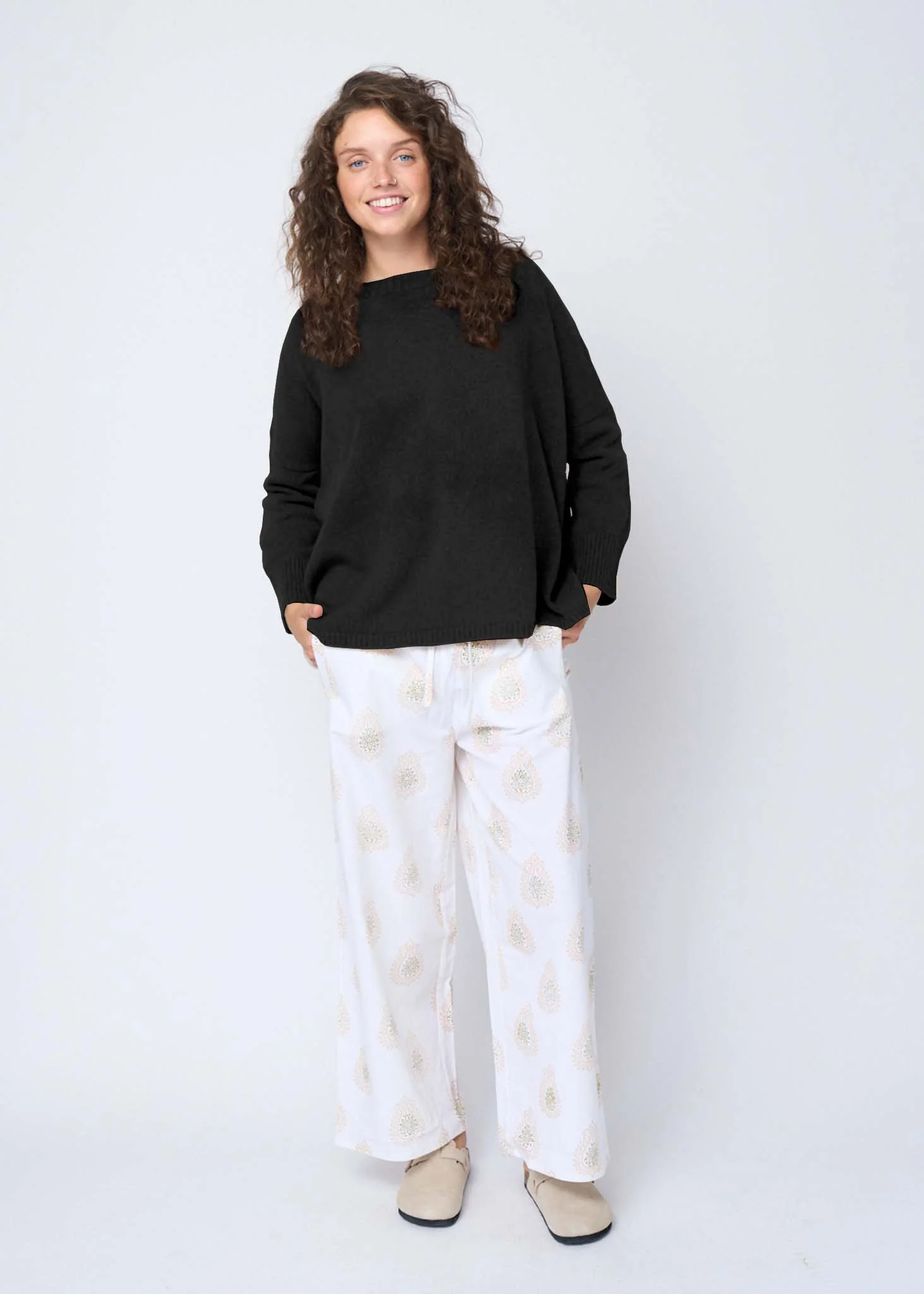 Nantucket Boxy Recycled Cashmere Sweater - Black - Image 11