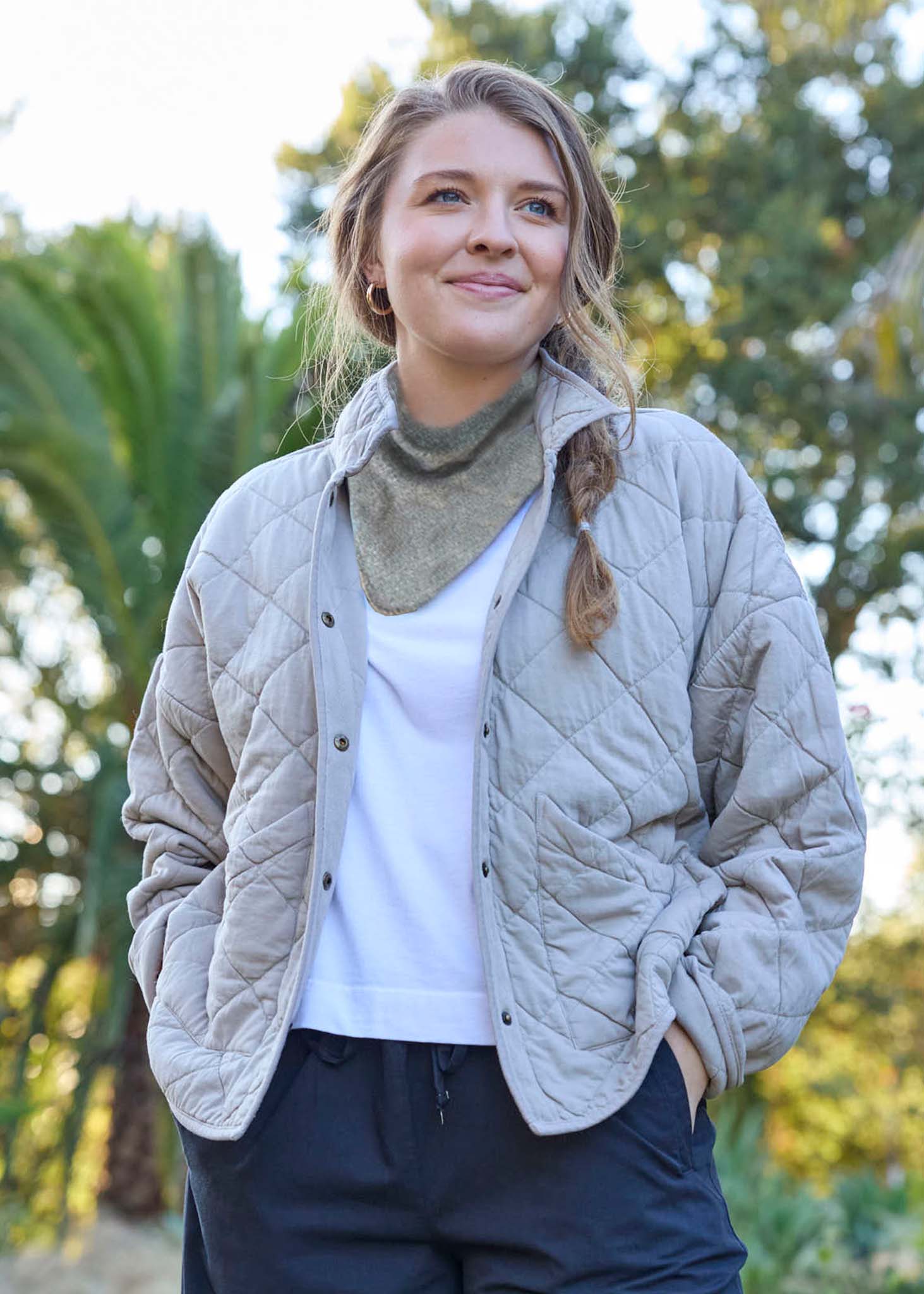 Newport Triangle Recycled Cashmere Scarf - Perla Grey - Image 2