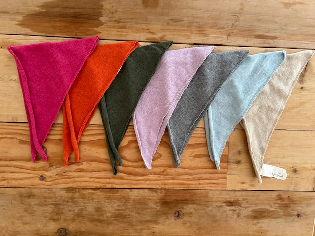 Newport Triangle Recycled Cashmere Scarf - Perla Grey - Image 4