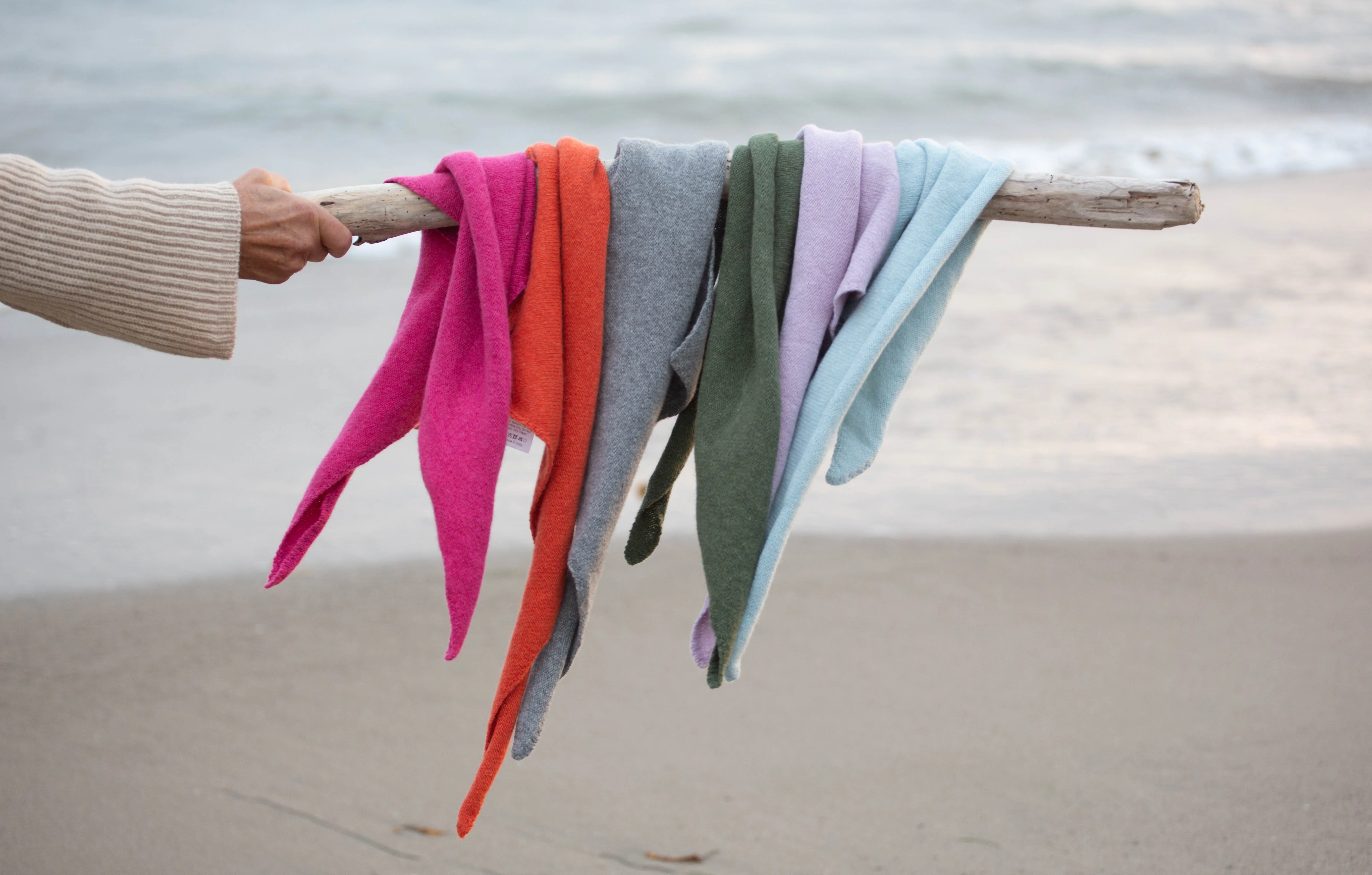 Newport Triangle Recycled Cashmere Scarf - Perla Grey - Image 6