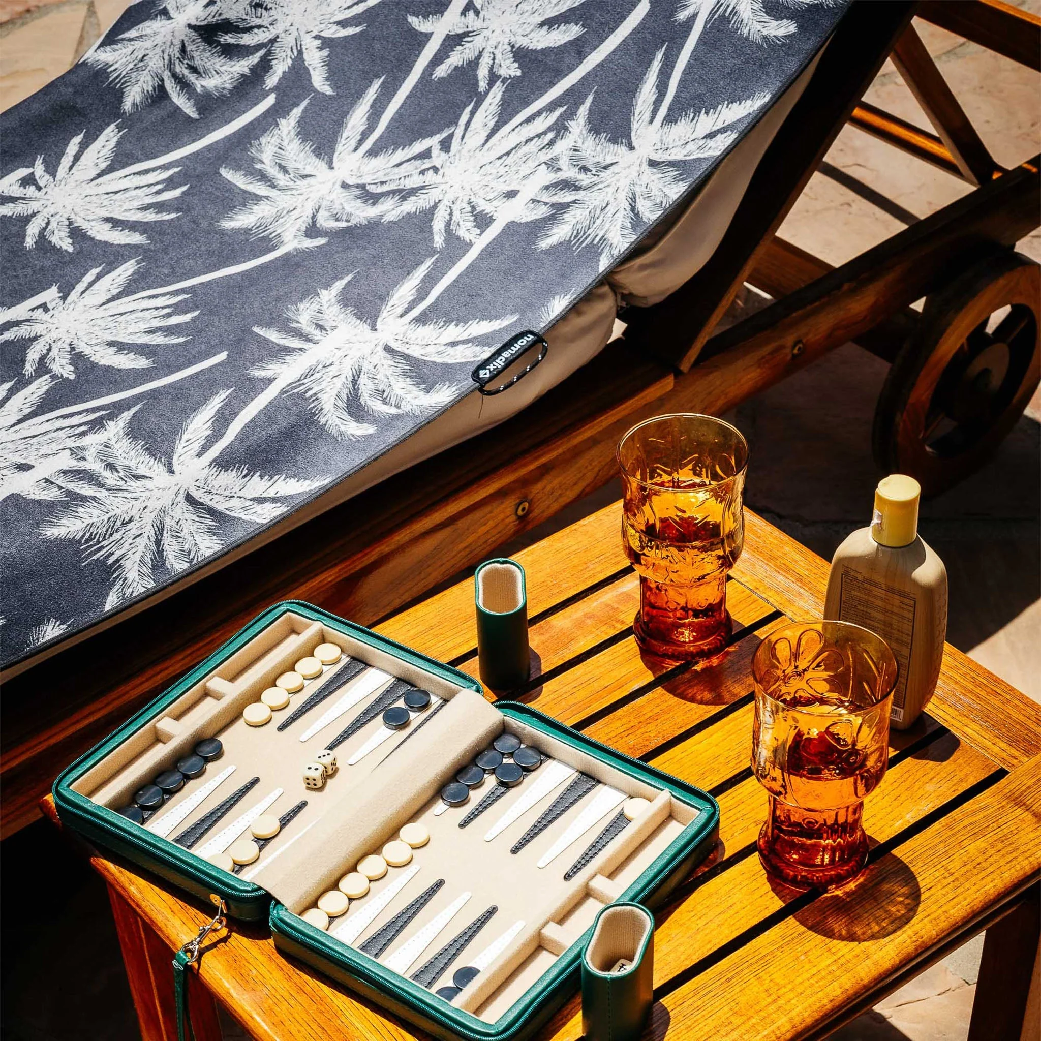 Original Towel: Bunch Palms Black - Image 4