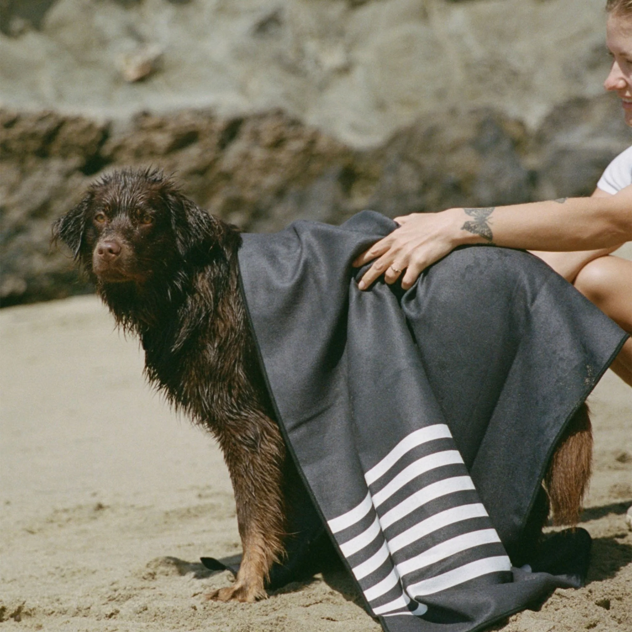 Original Towel: Poolside Black - Image 4