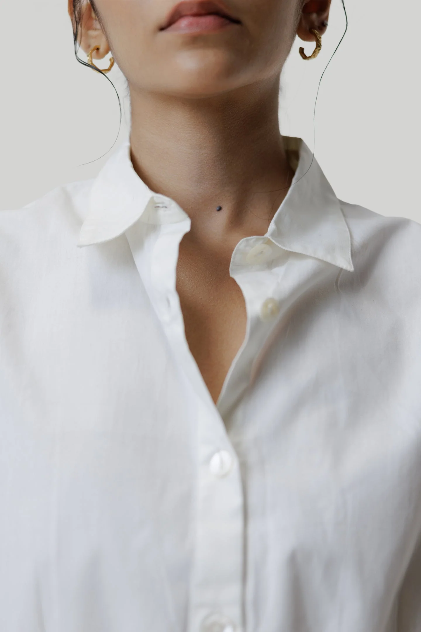 Oversized Crop Shirt in Off-white - Image 3