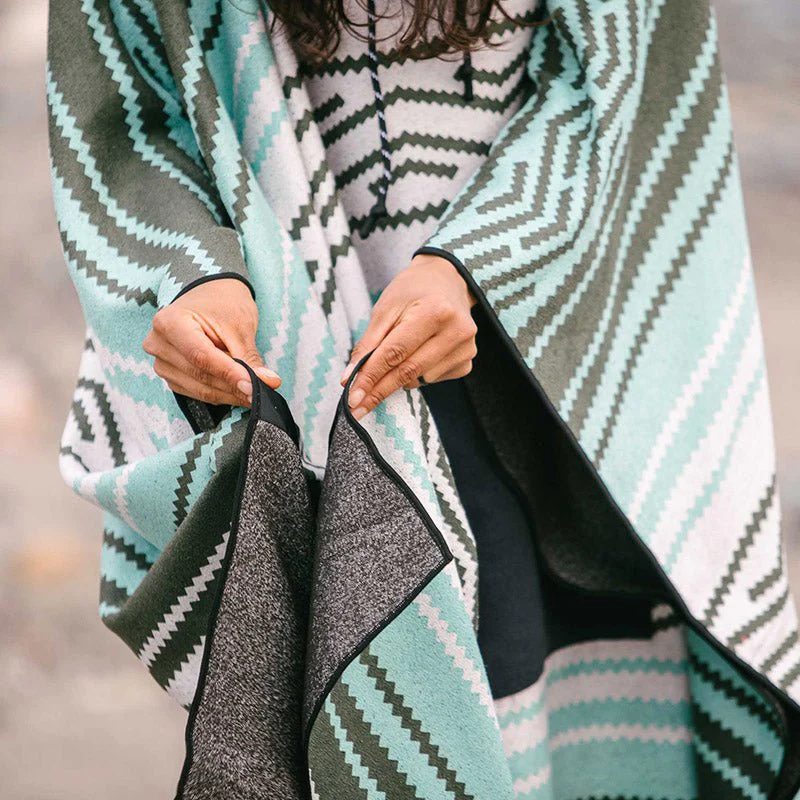 Poncho Towel: Baja Aqua - Image 4