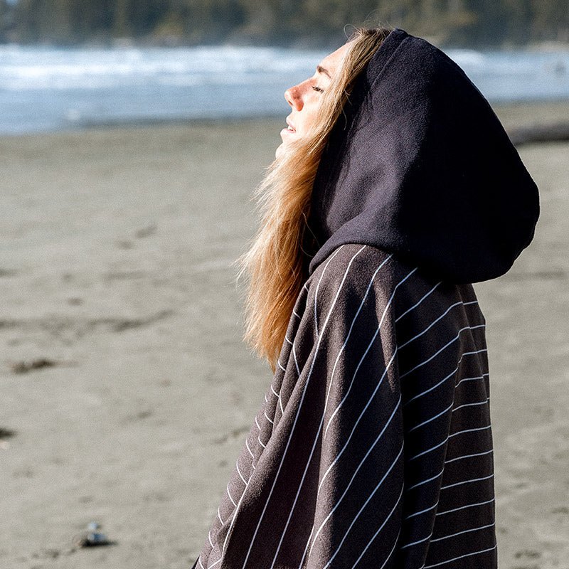 Poncho Towel: Pinner Black - Image 4
