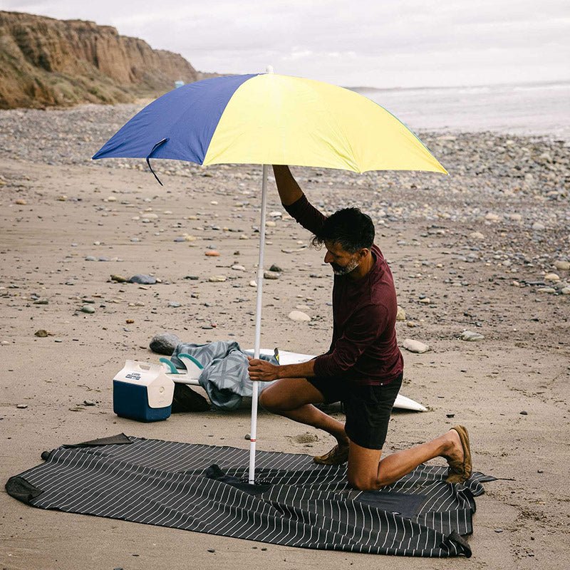 Poncho Towel: Pinner Black - Image 5