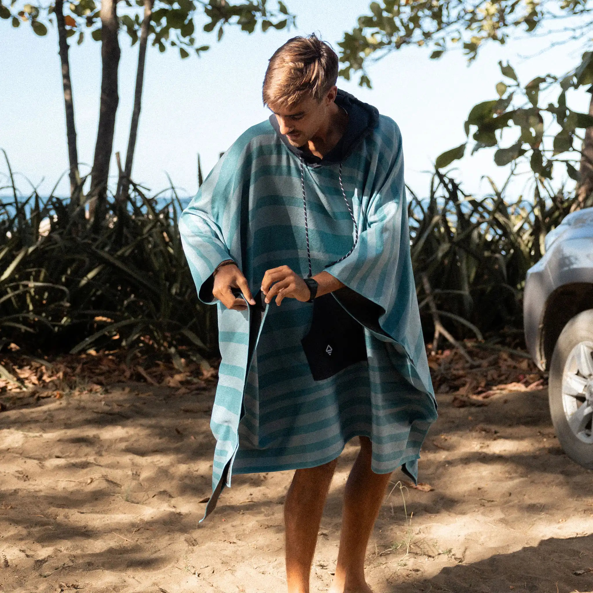 Poncho Towel: Sidewinder Agua - Image 10