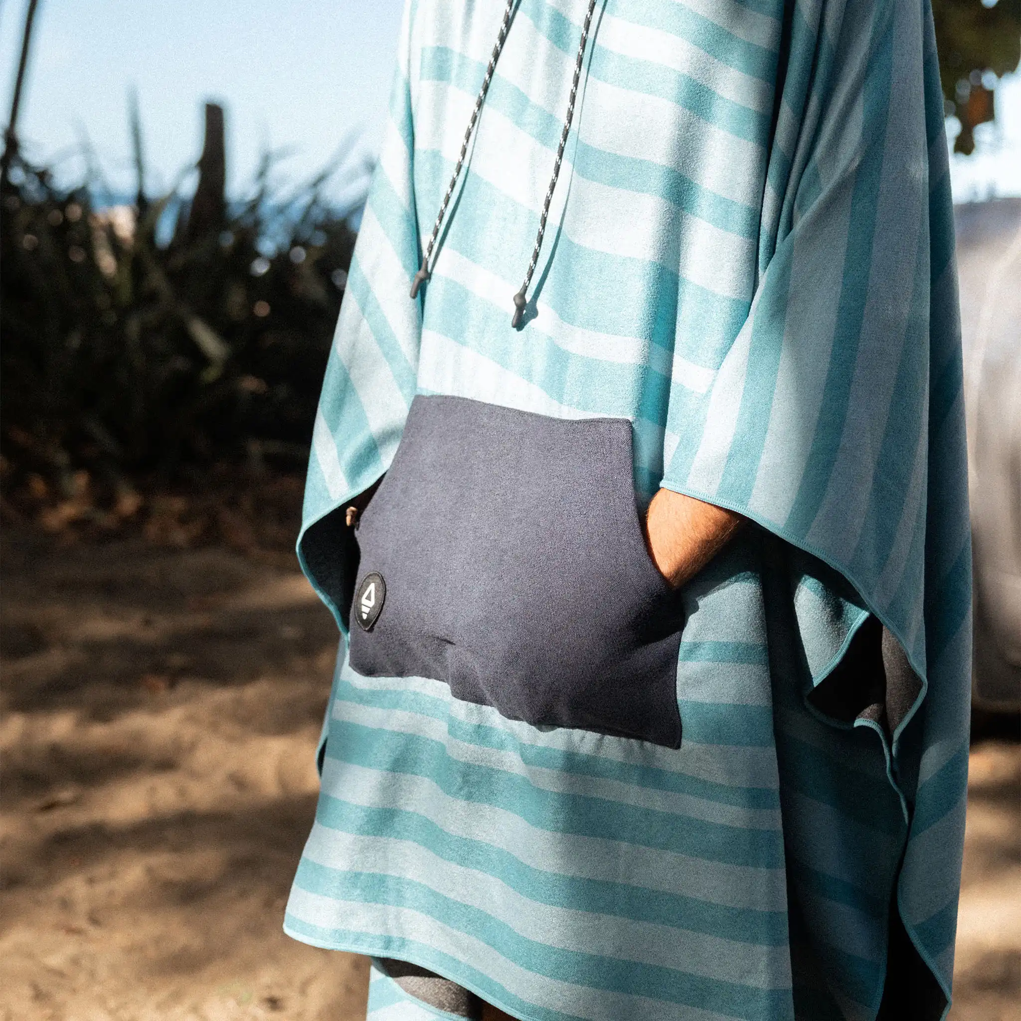 Poncho Towel: Sidewinder Agua - Image 11