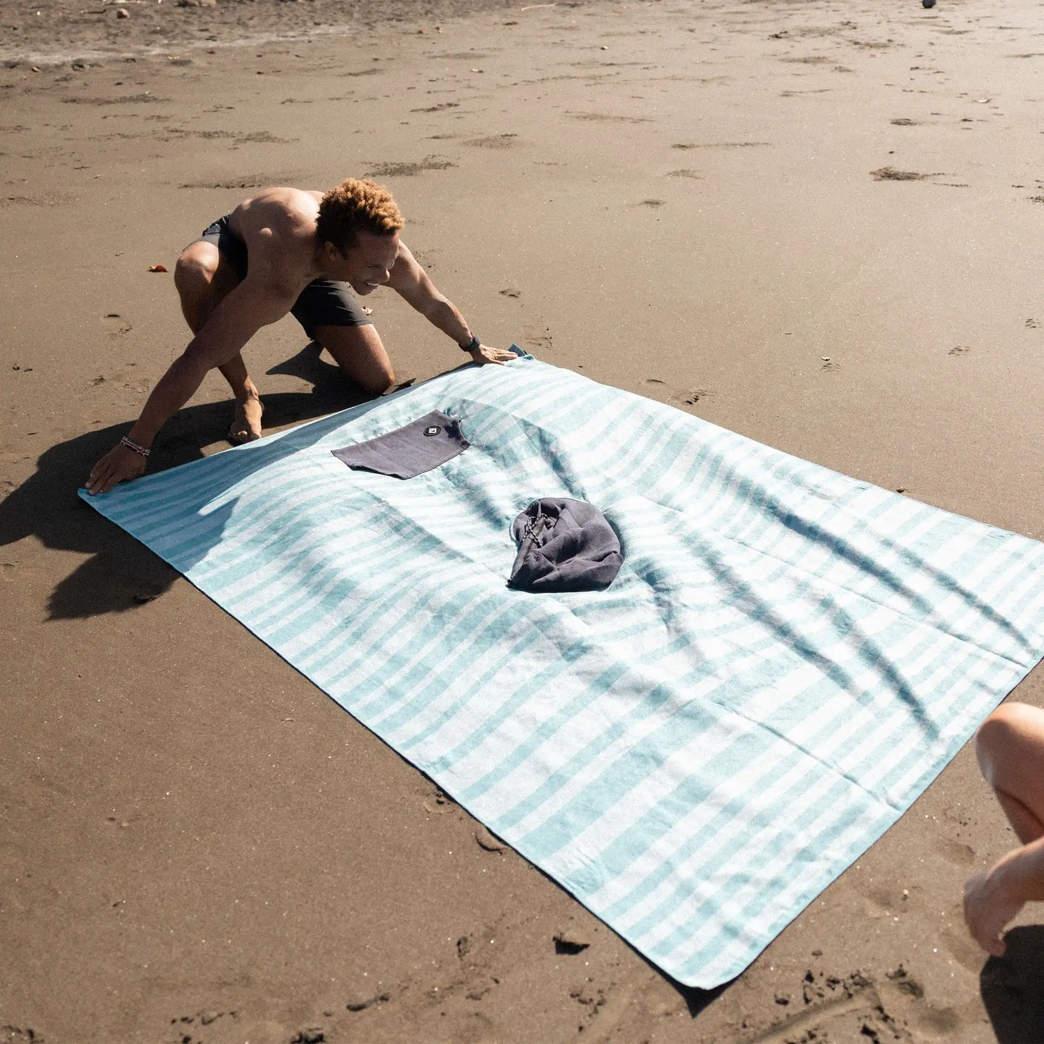 Poncho Towel: Sidewinder Agua - Image 3