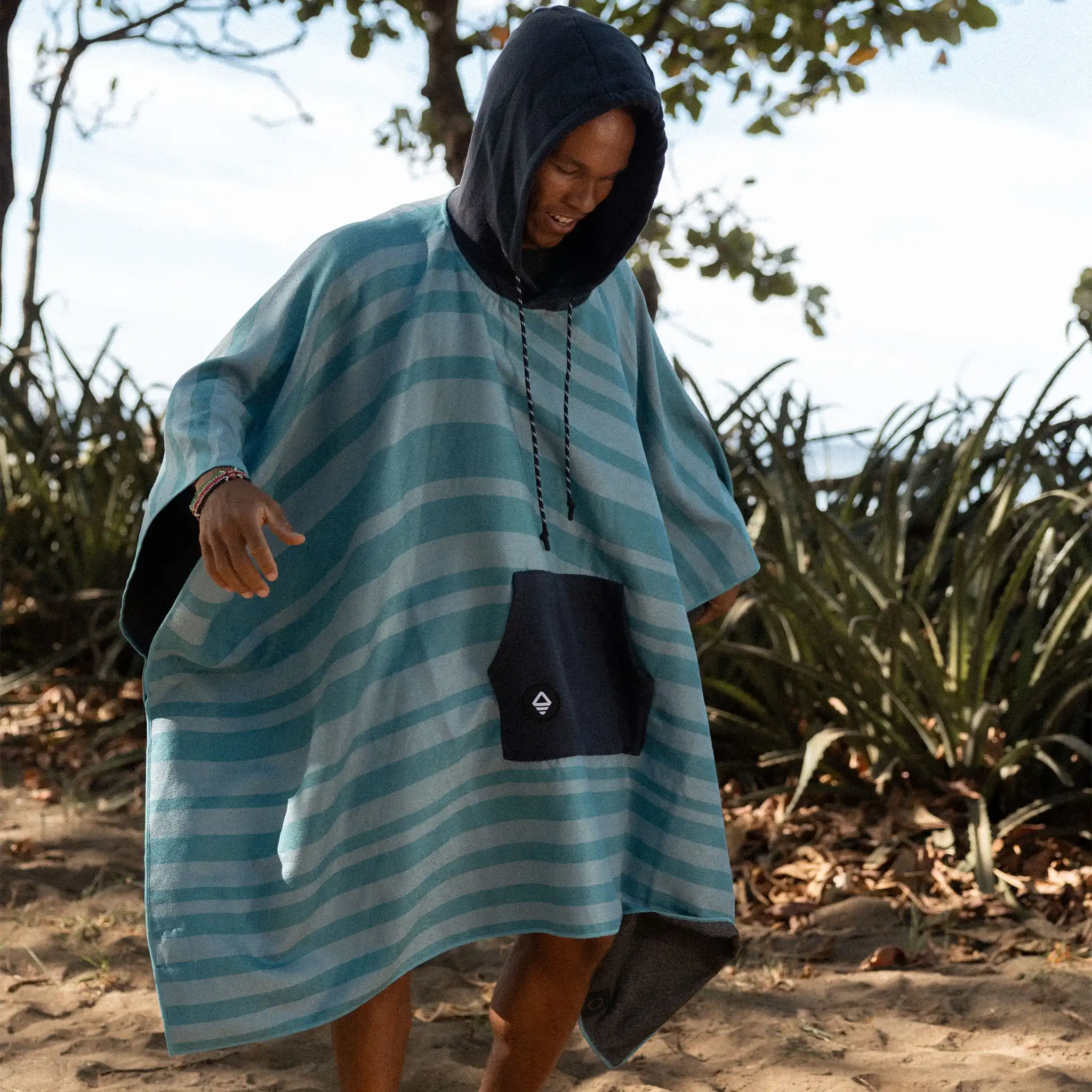 Poncho Towel: Sidewinder Agua - Image 6