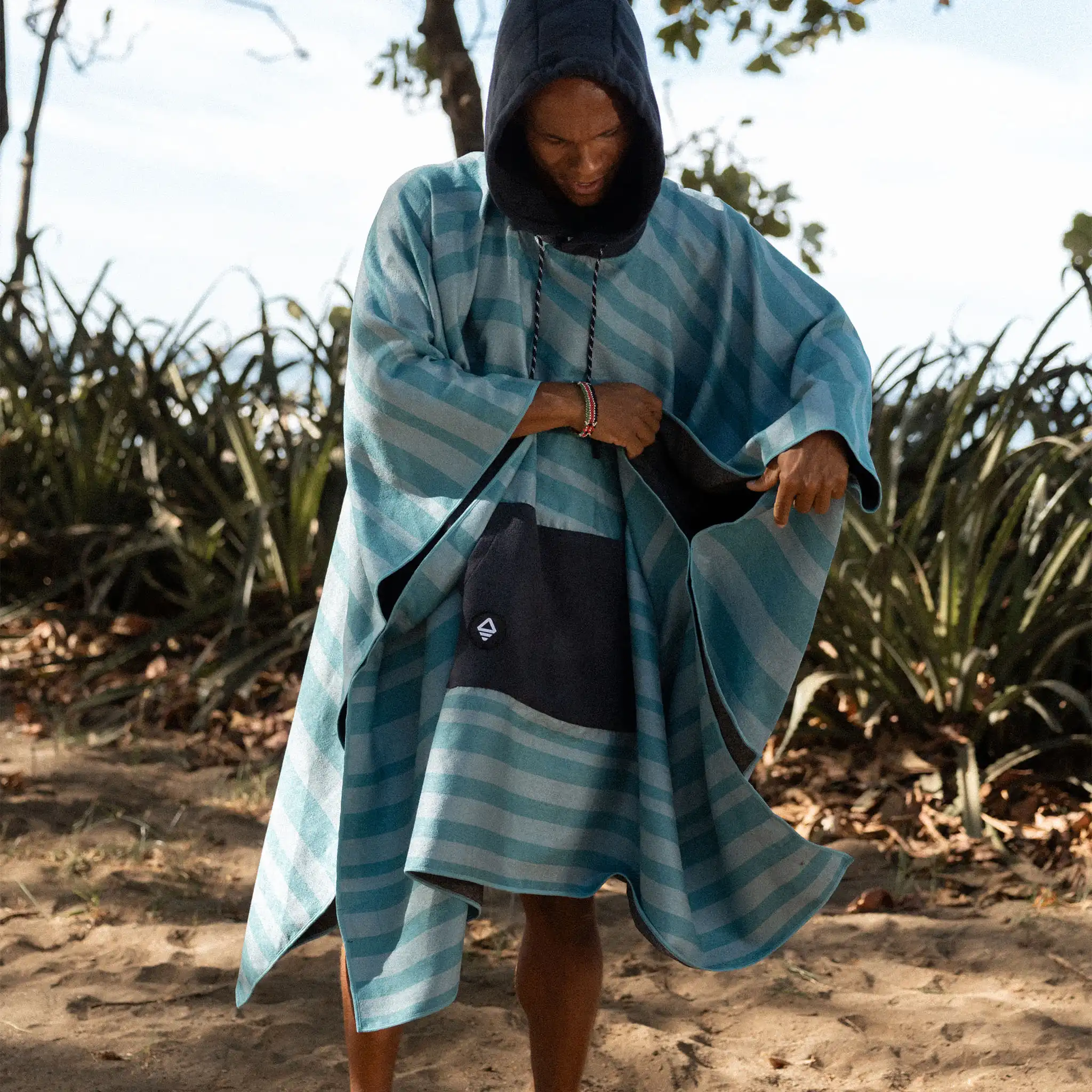 Poncho Towel: Sidewinder Agua - Image 7