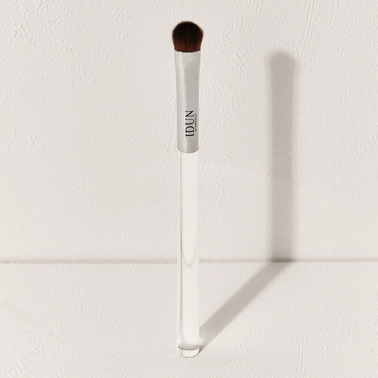 PRECISION EYESHADOW BRUSH - Image 2