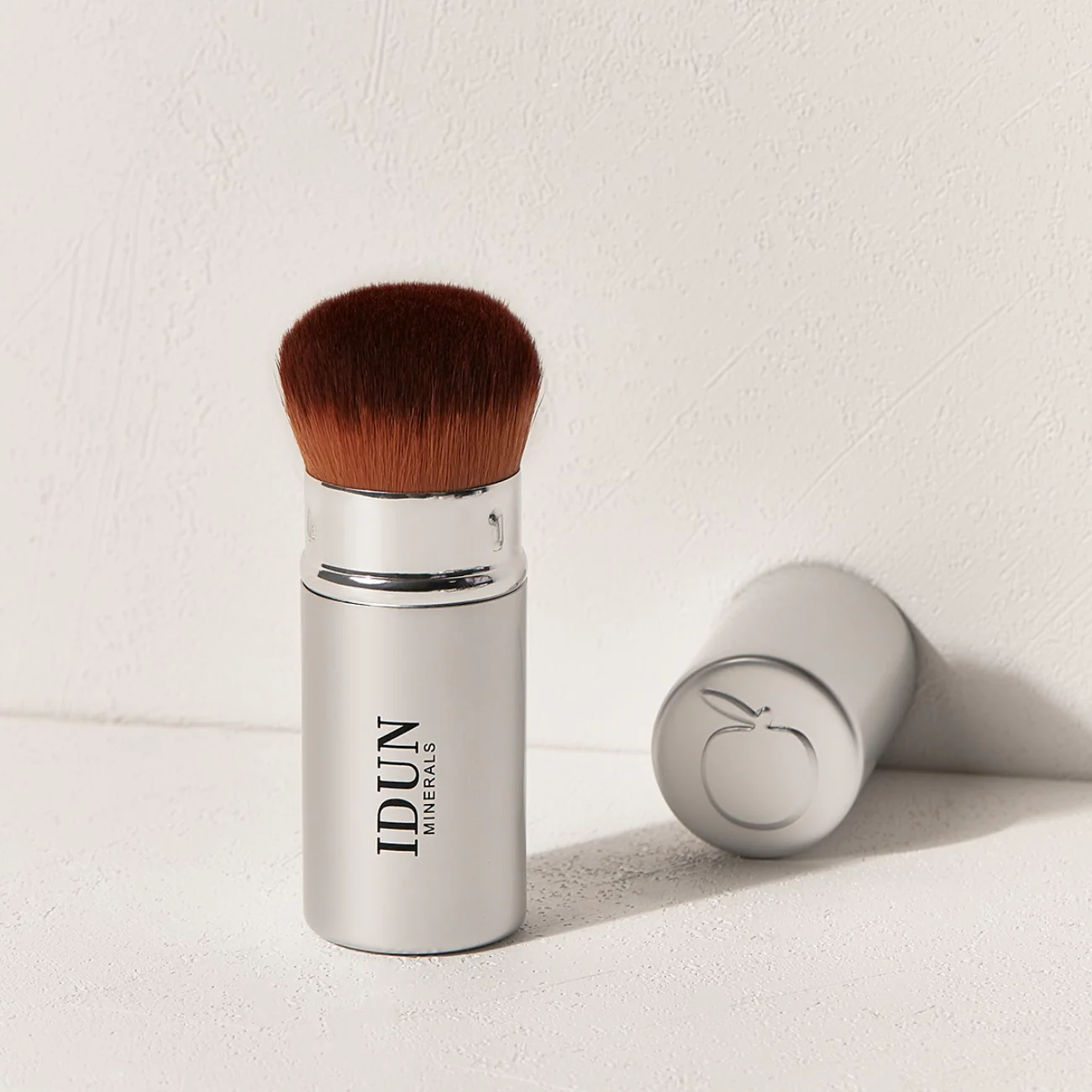 RETRACTABLE KABUKI BRUSH - Image 2