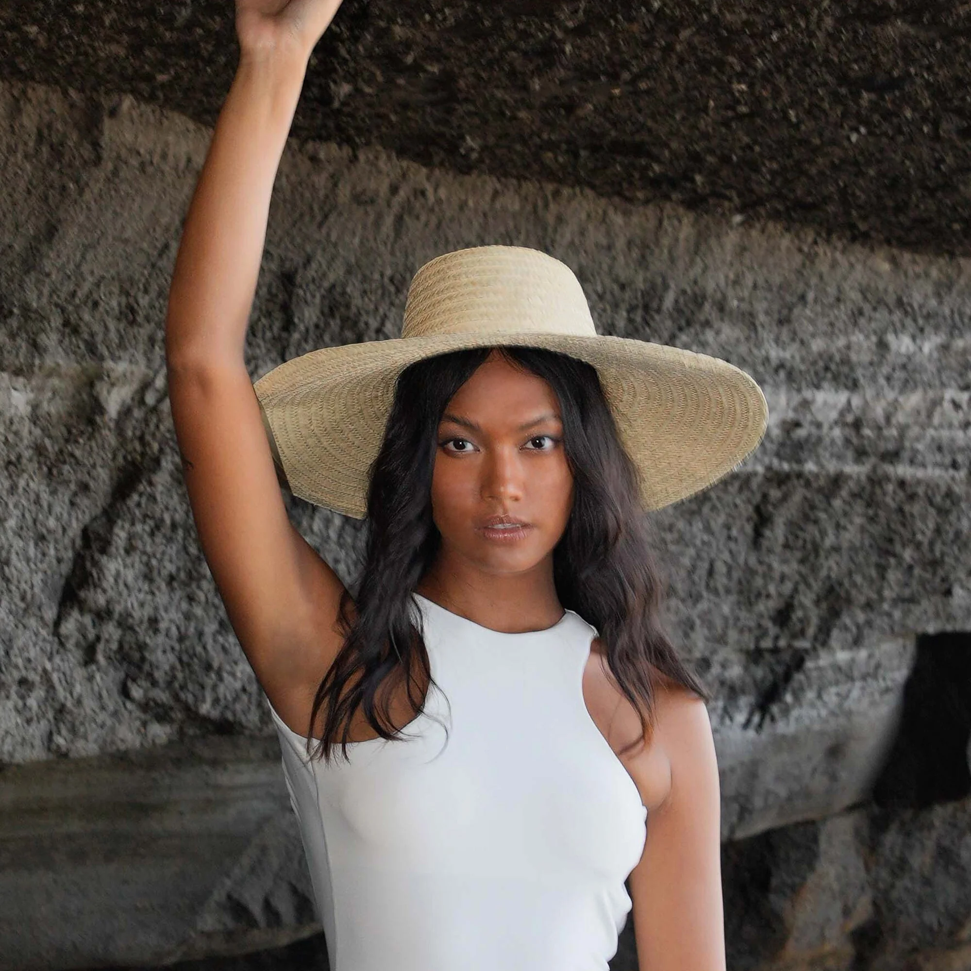 RIANNA Palm Straw Hats in Natural Beige - Image 3