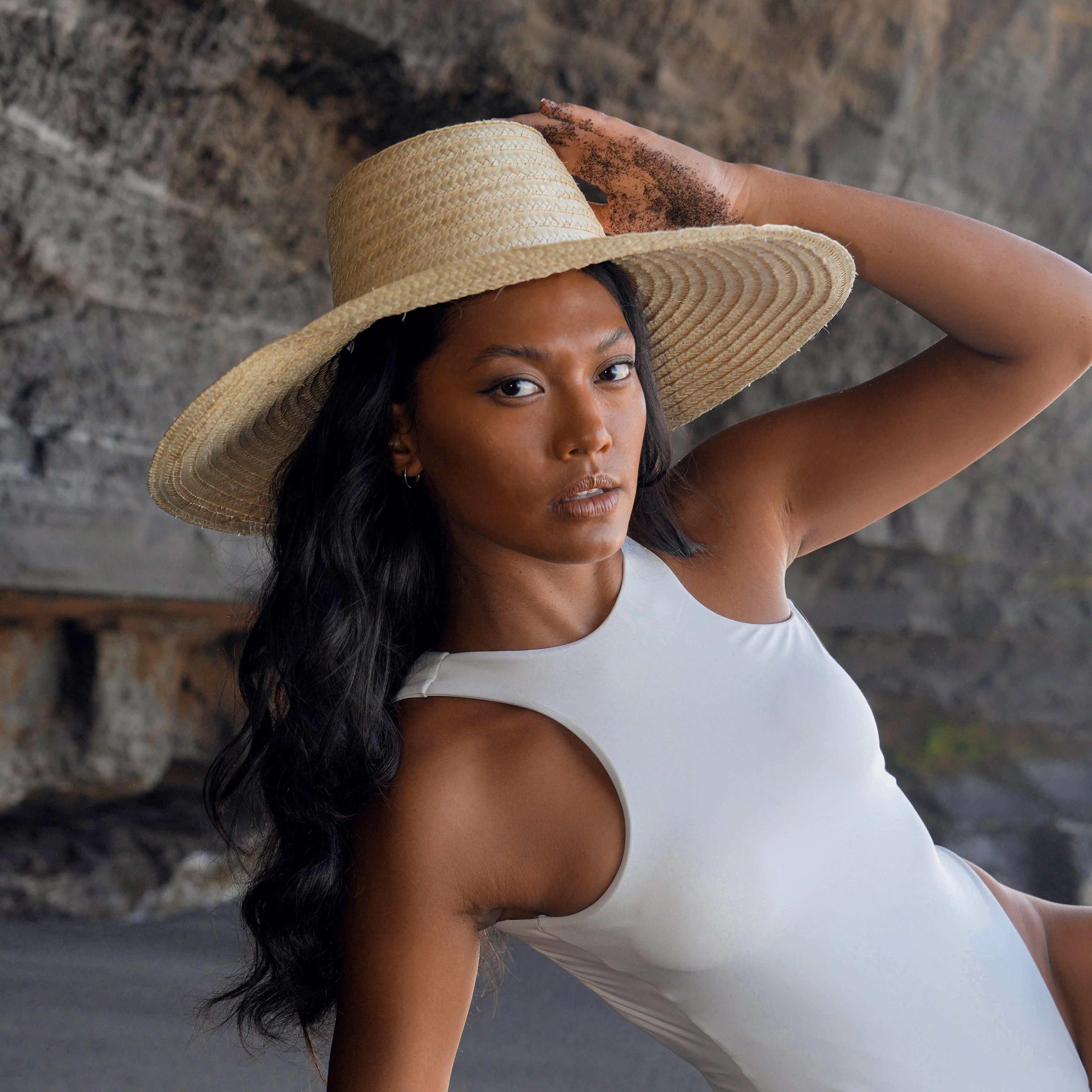 RIANNA Palm Straw Hats in Natural Beige - Image 4