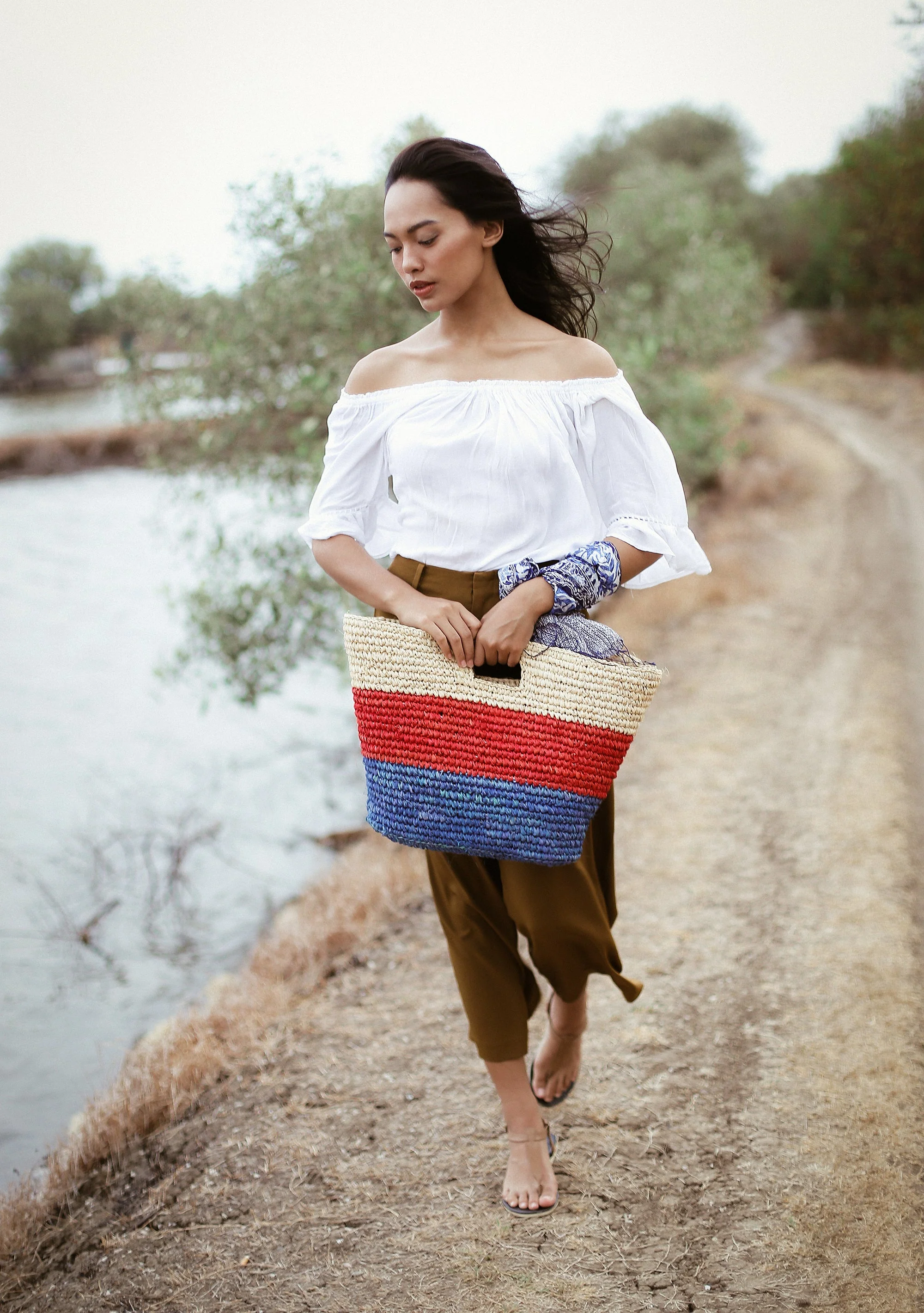 SAYAN Raffia Tote Bag, in Red & Blue - Image 3