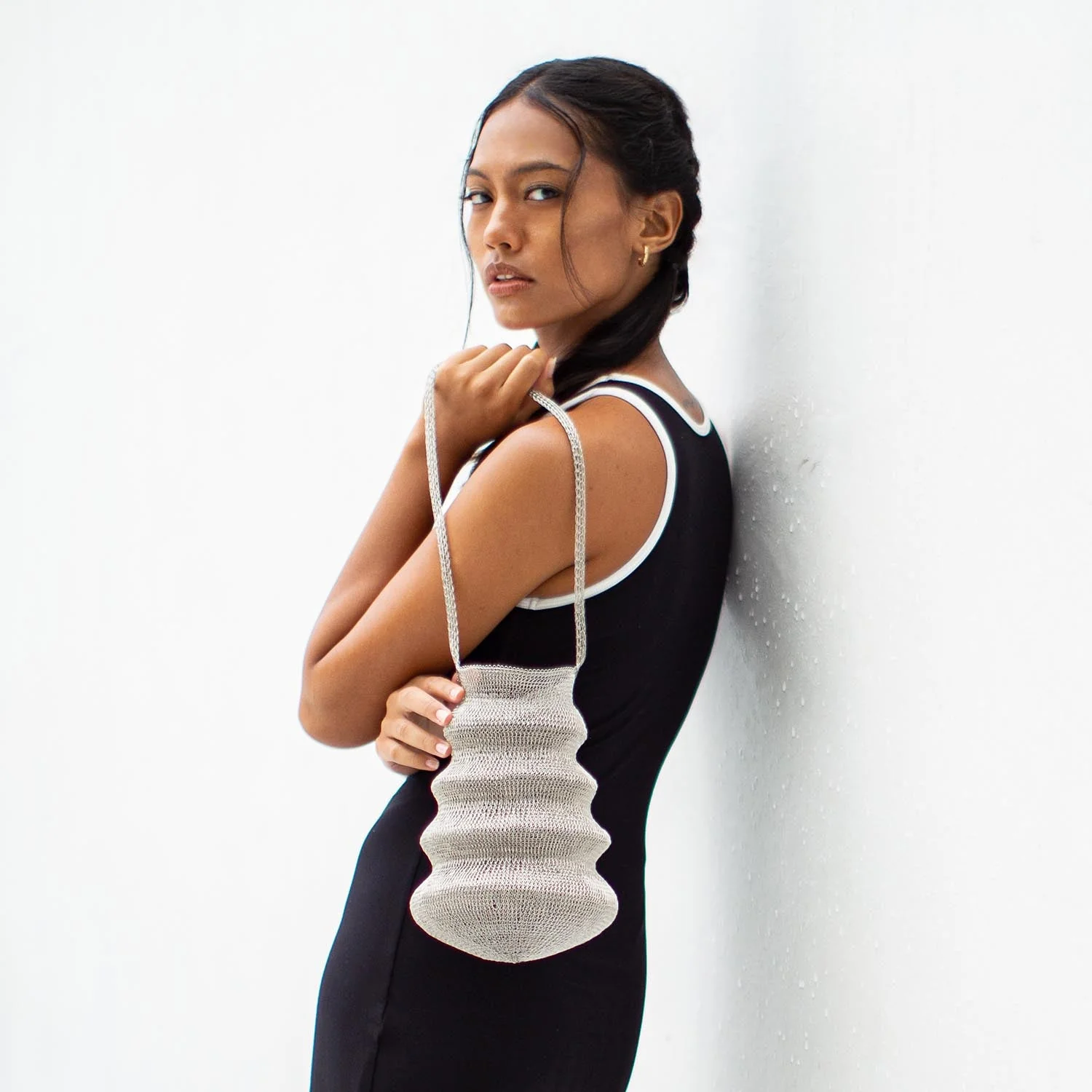 SHELL Handwoven Wire Bag In Silver - Image 3