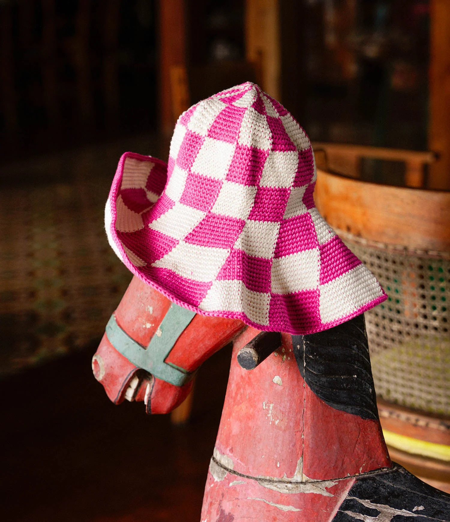 SHILO Checkered Crochet Hat In Pink & White - Image 4