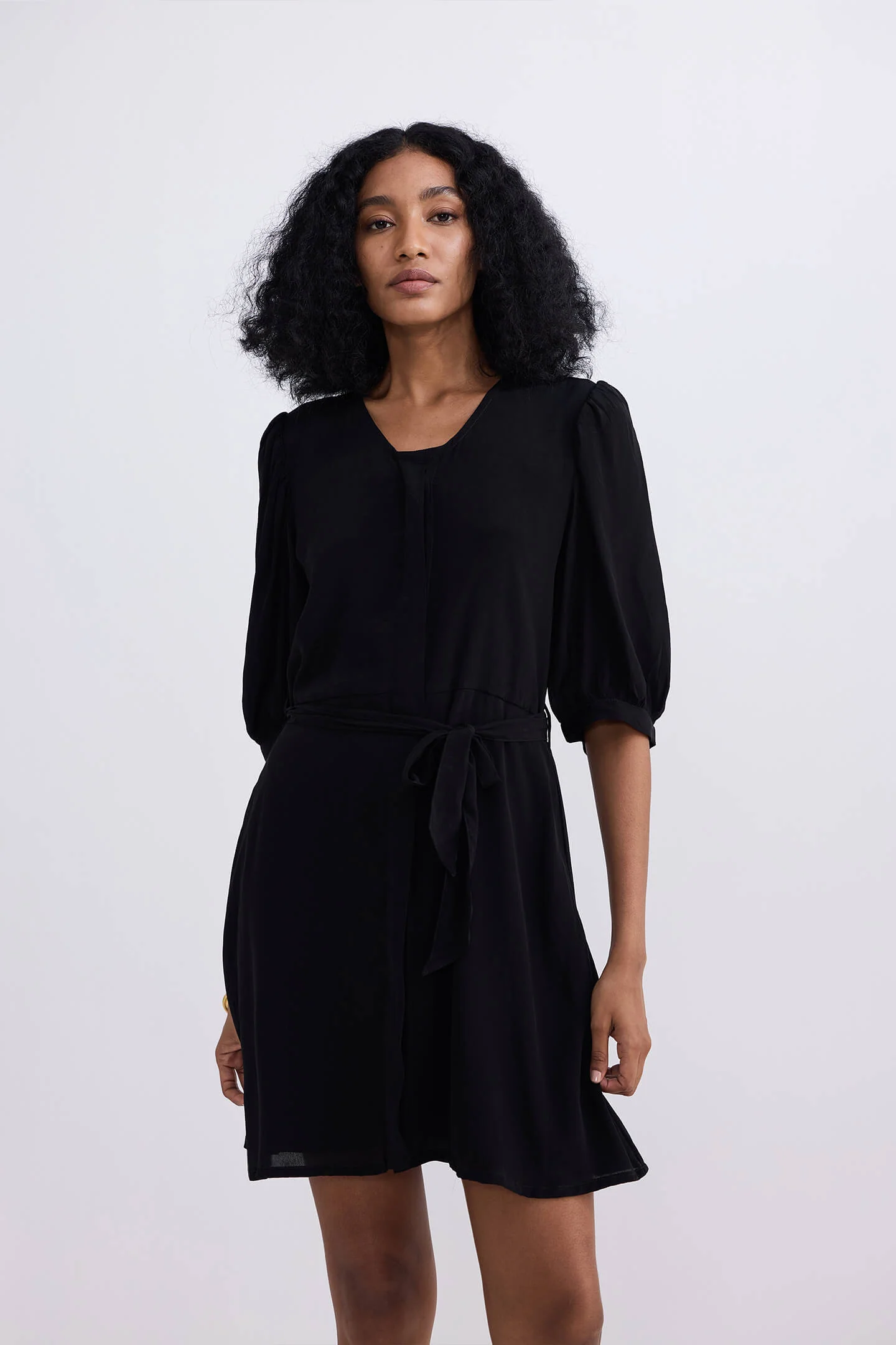 Short Dress with a Waist-tie in Black - Image 10