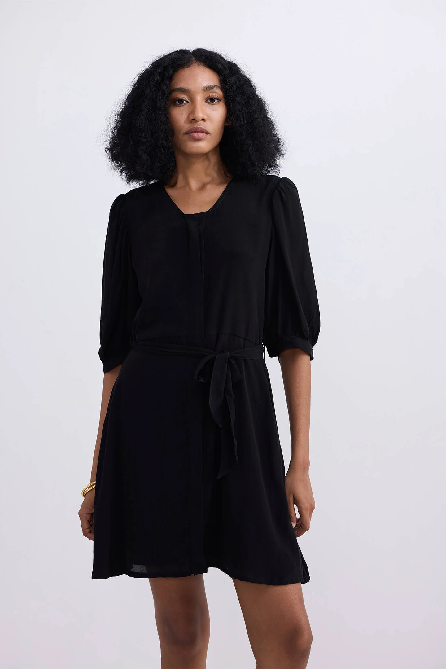 Short Dress with a Waist-tie in Black - Image 4
