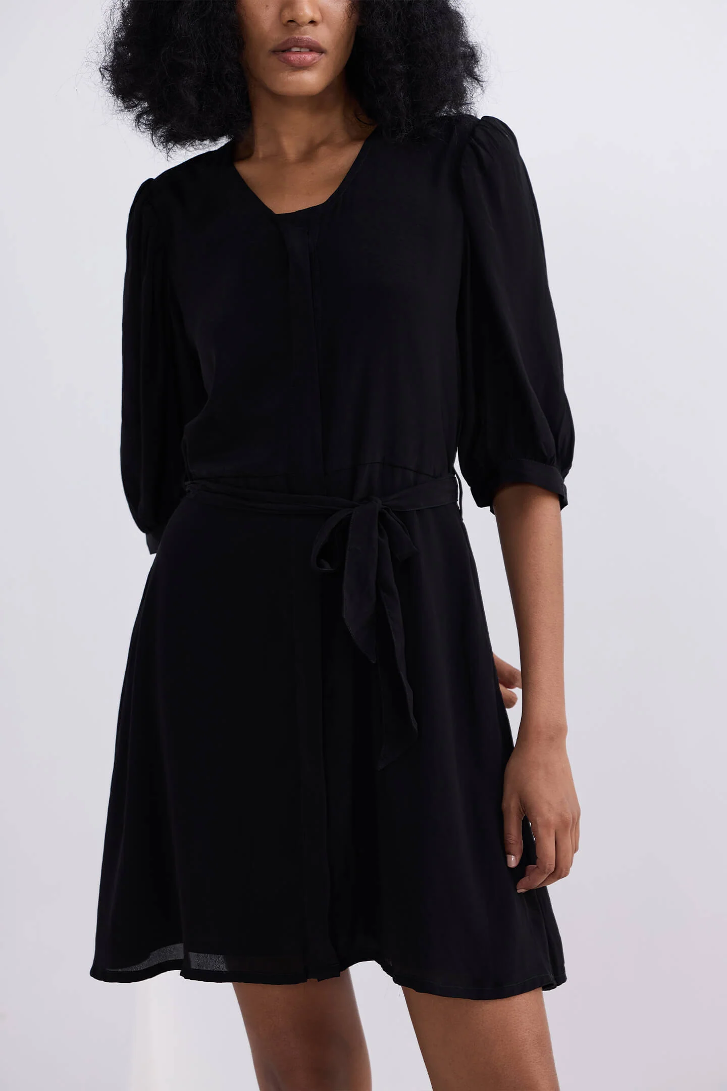 Short Dress with a Waist-tie in Black - Image 5