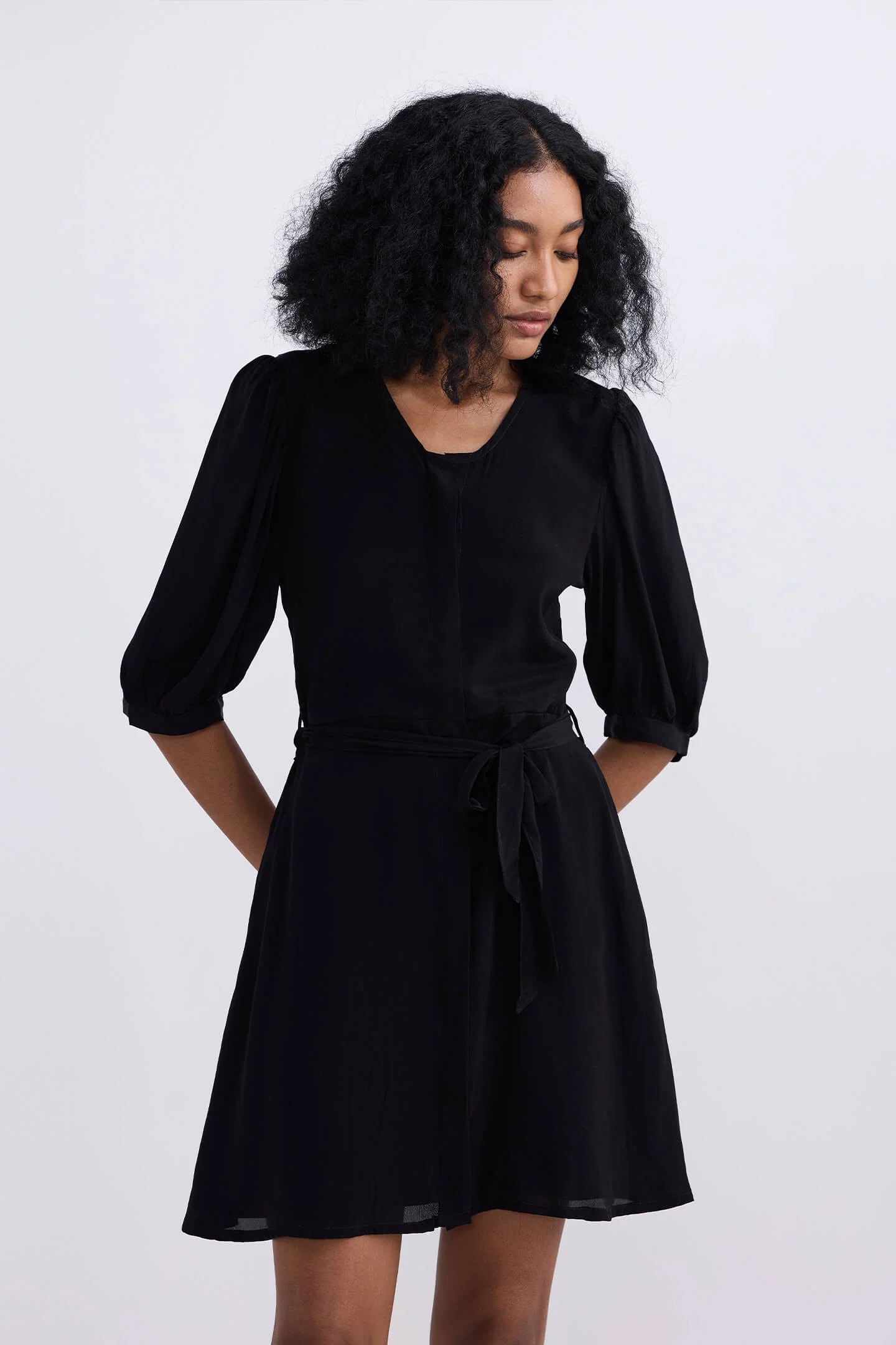 Short Dress with a Waist-tie in Black - Image 9