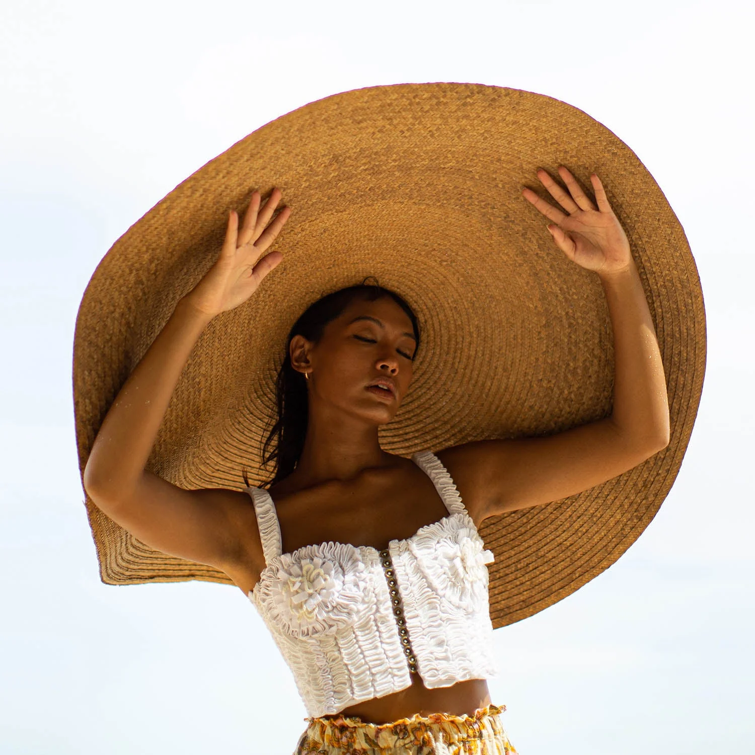 SOLANA Oversized Straw Hat In Toasted Beige - Image 4