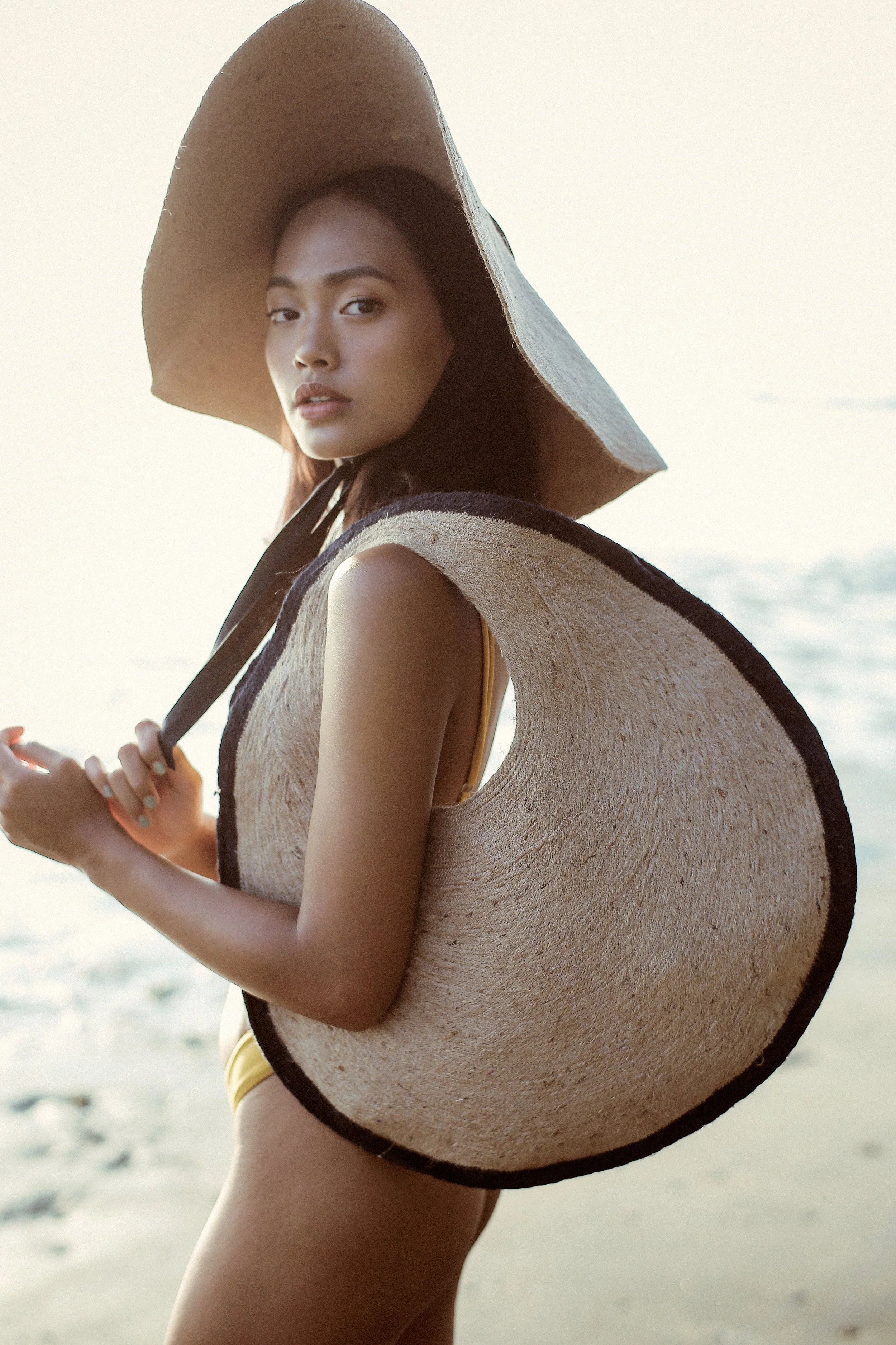 SOLO Halo Jute Straw Bag In Black And Natural - Image 4