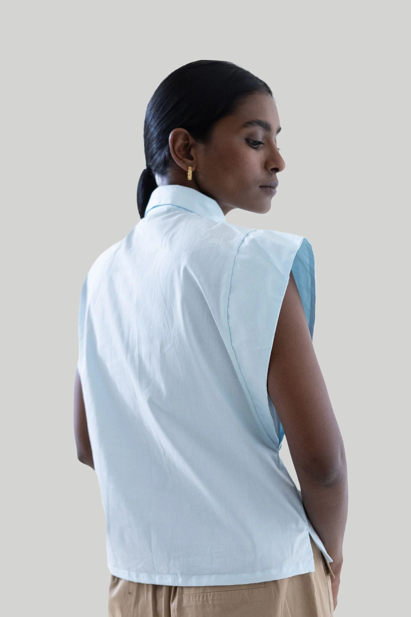 The Perfect Summer Button Down in Blue - Image 2