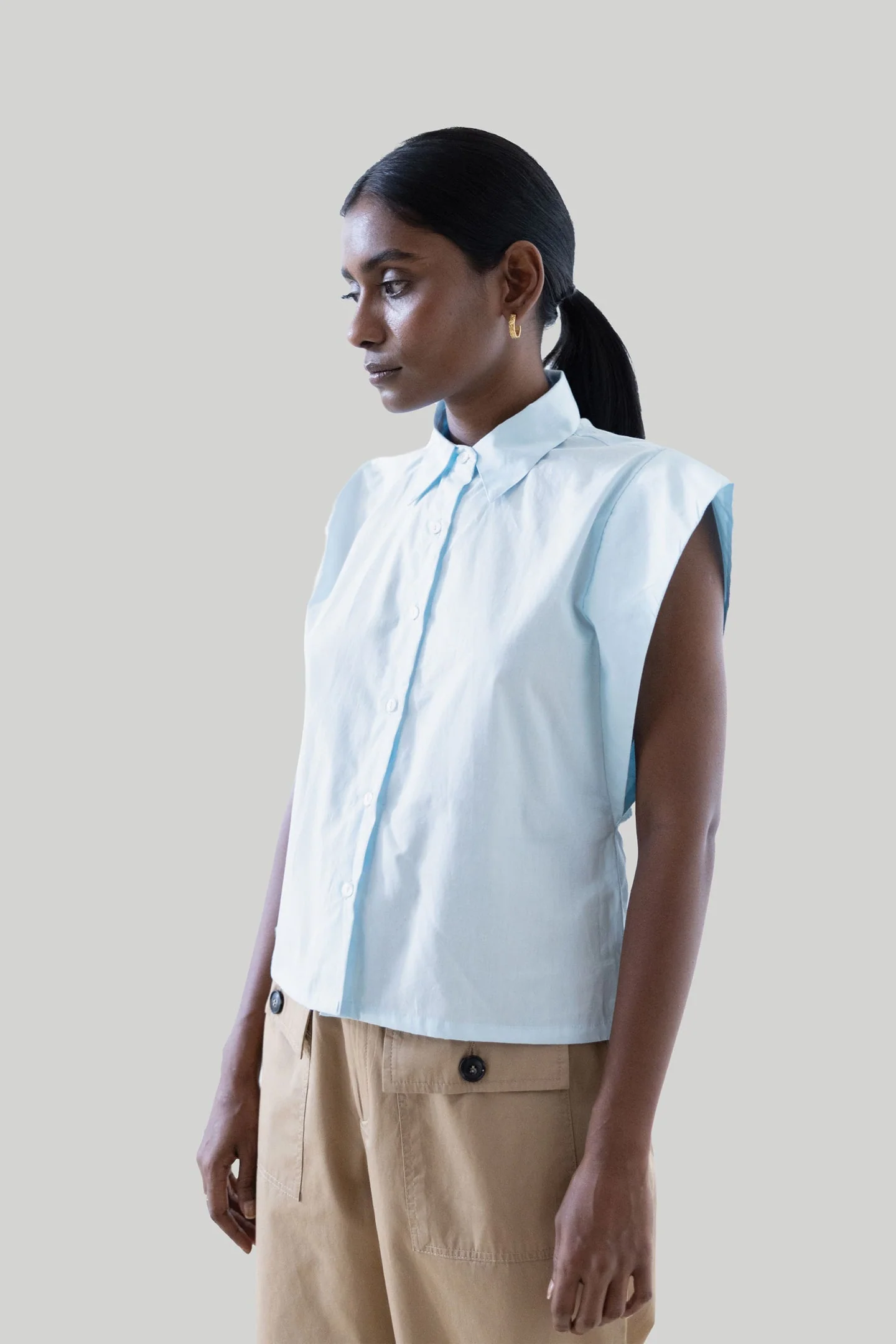 The Perfect Summer Button Down in Blue - Image 3