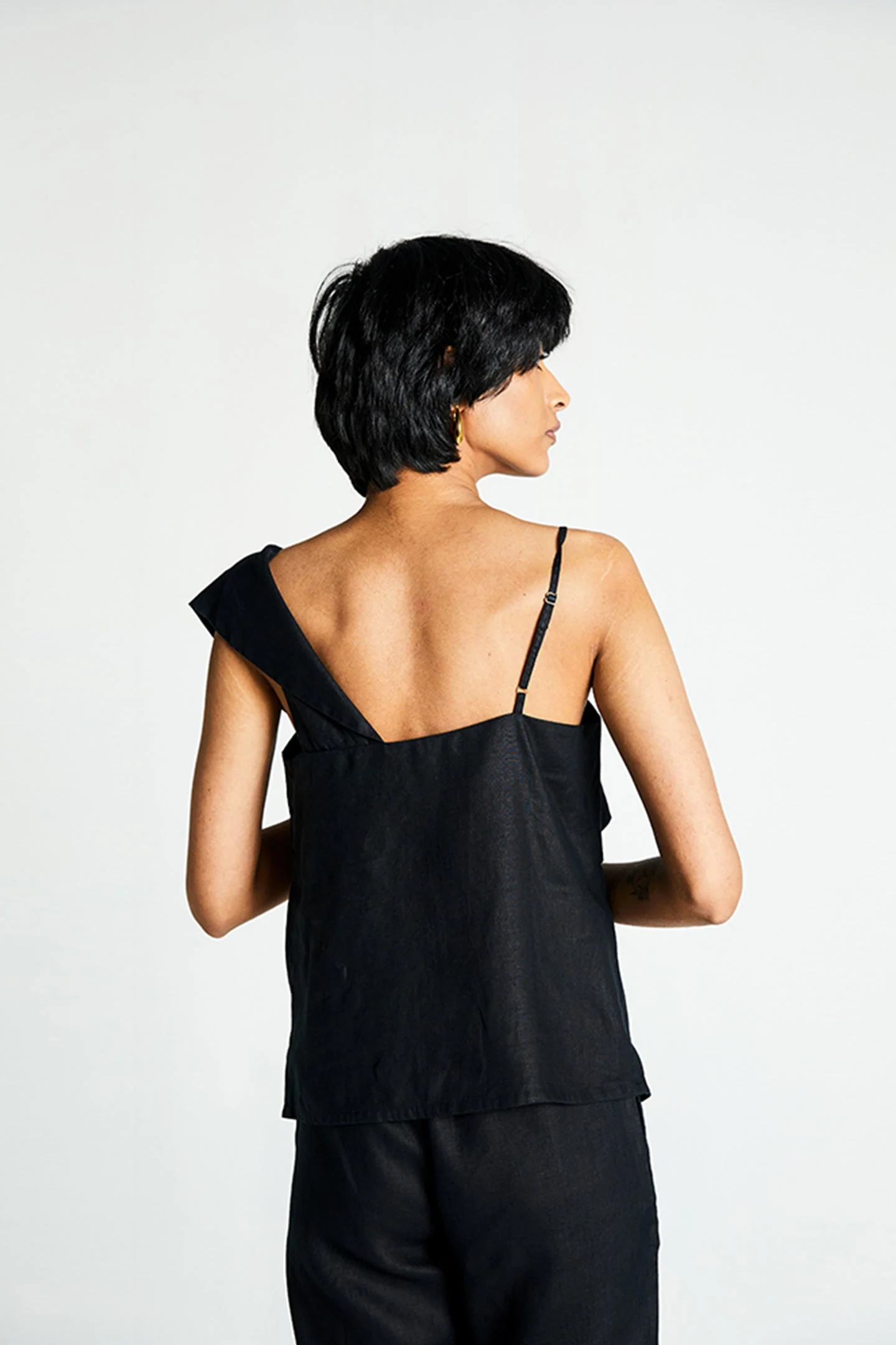 The Wandering Wave Top in Black - Image 2