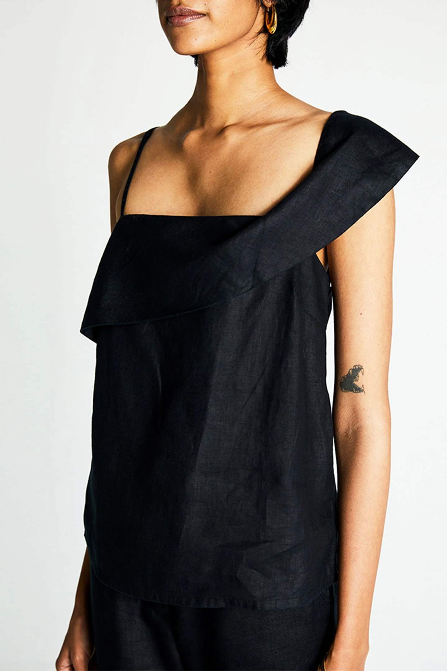 The Wandering Wave Top in Black - Image 3