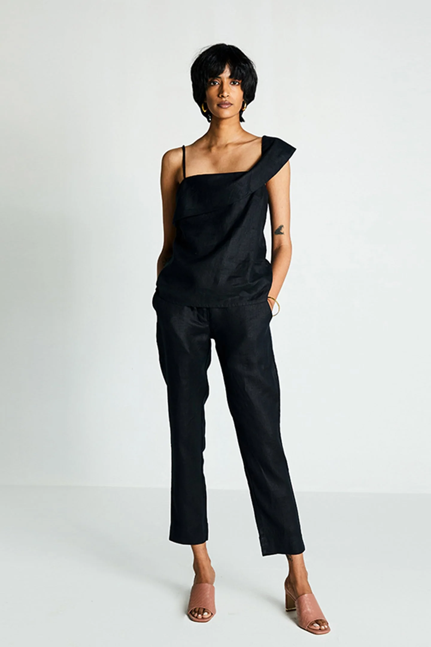 The Wandering Wave Top in Black - Image 4