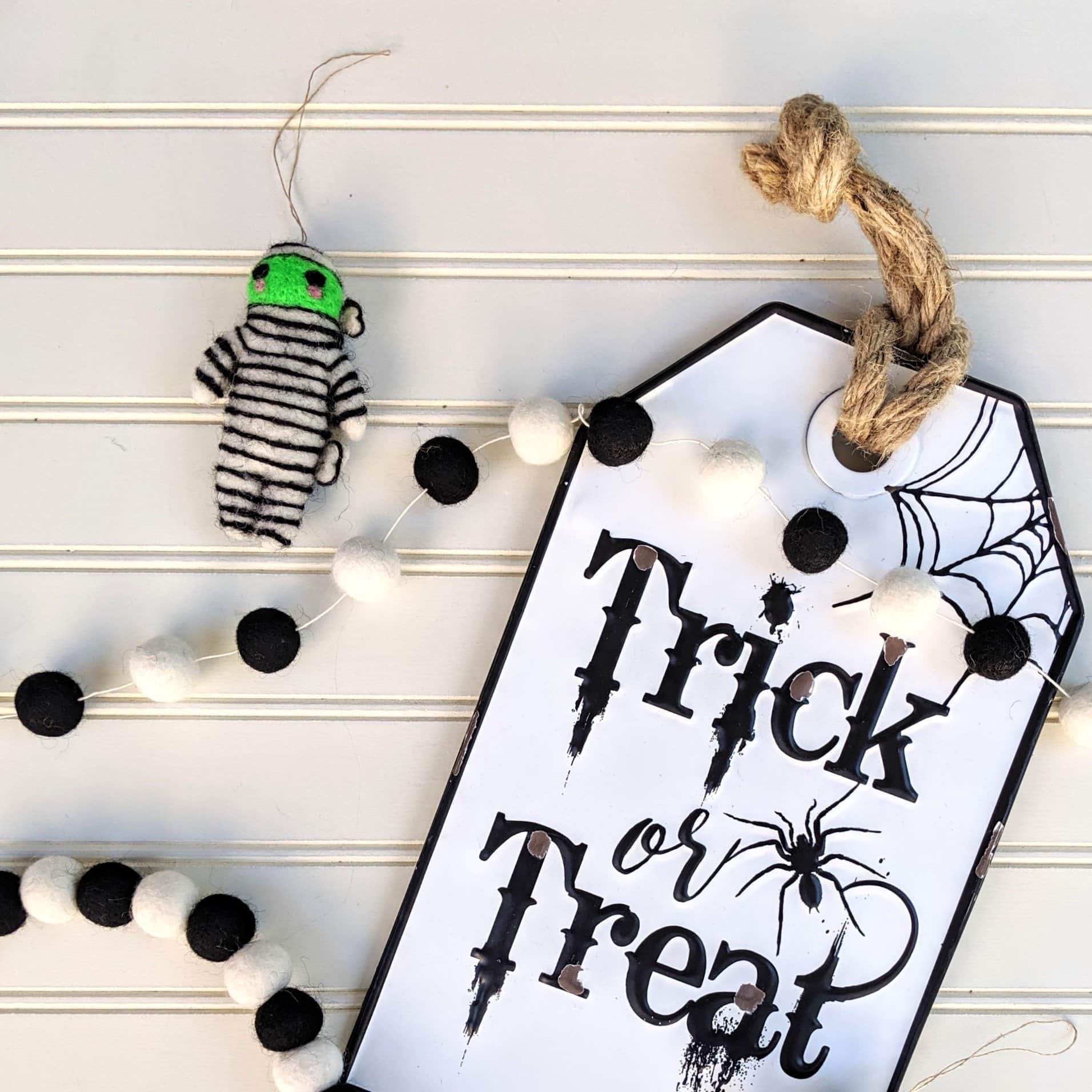 The Witch Is In - Eco Garland - Image 3