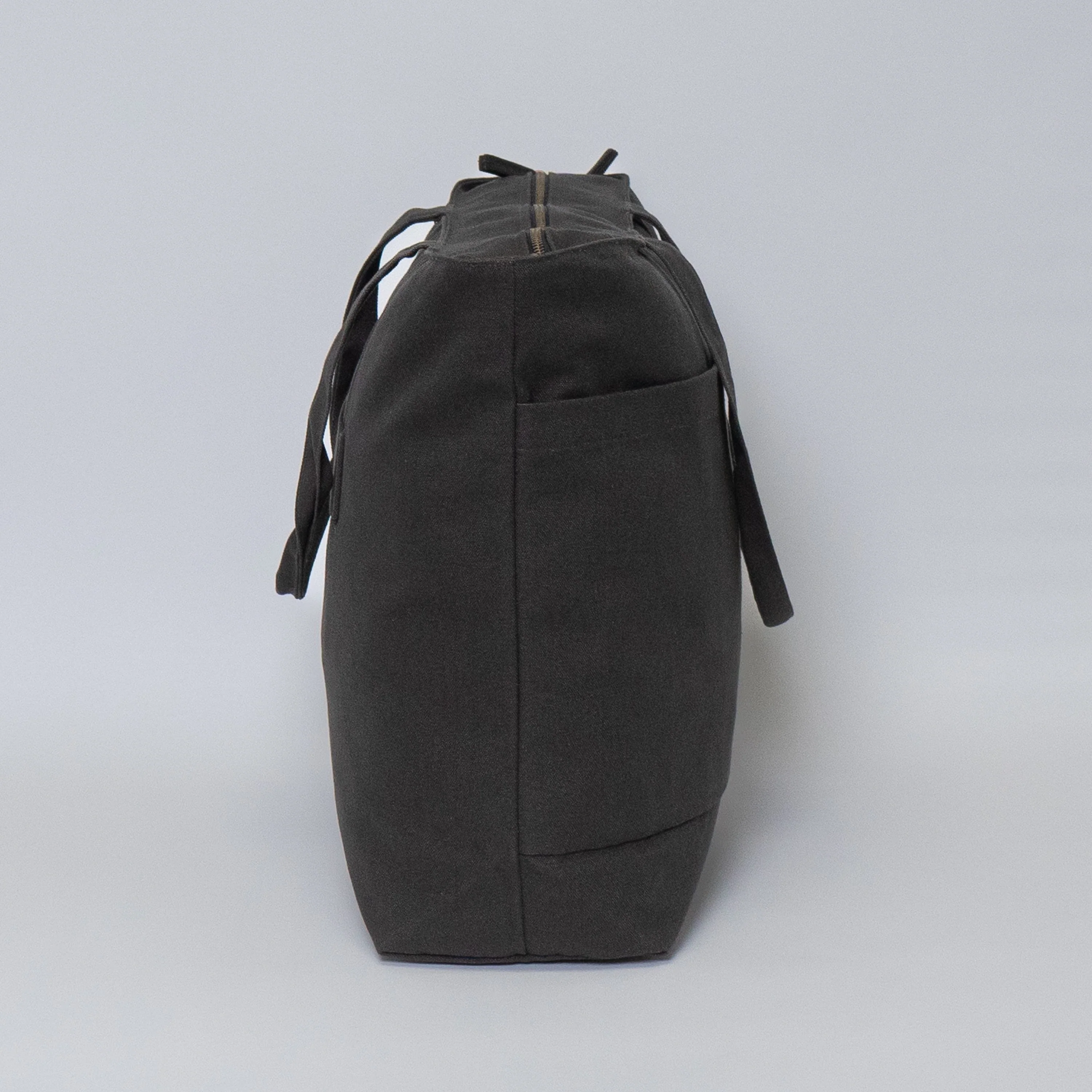 Tote bags with trolley sleeve - Image 11