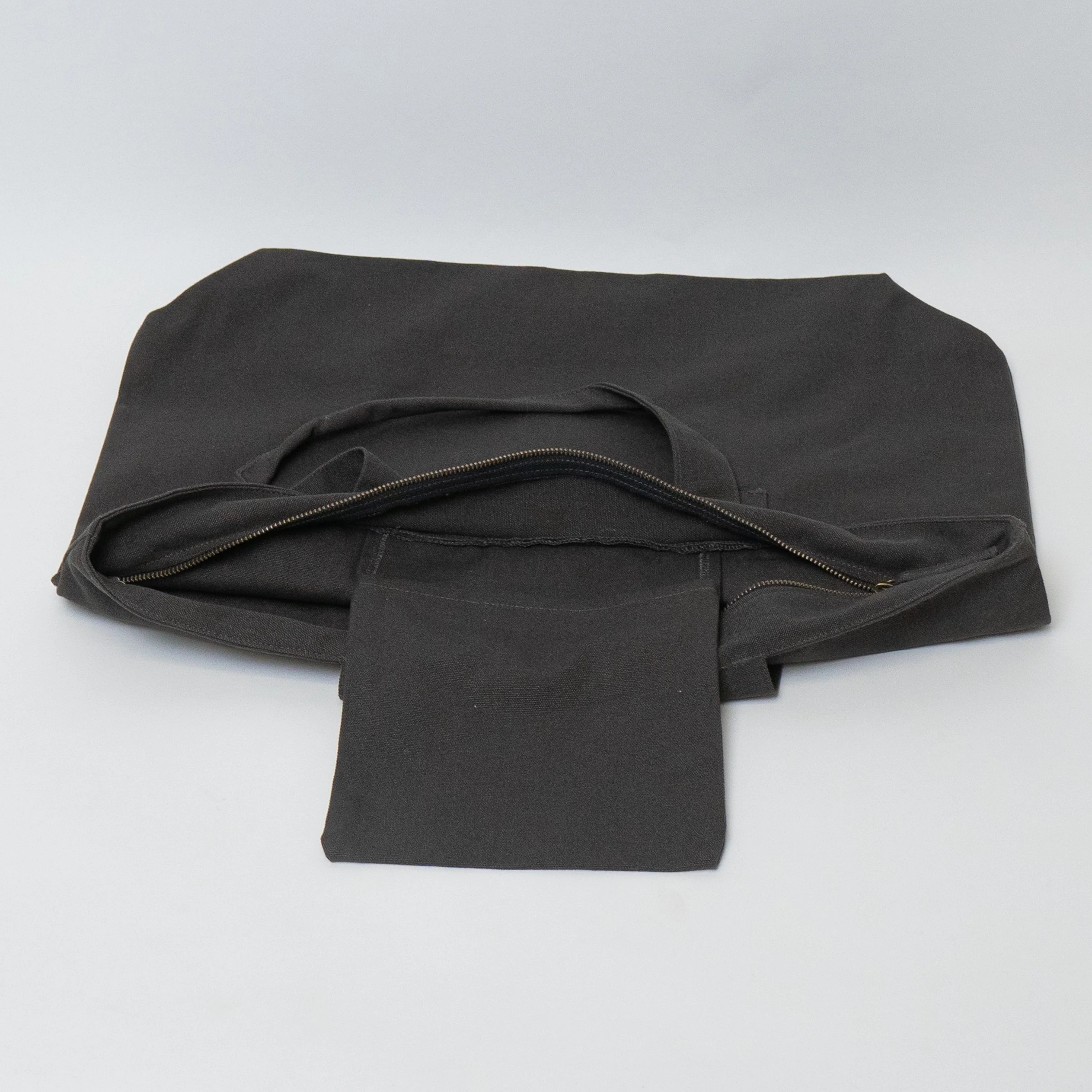 Tote bags with trolley sleeve - Image 12