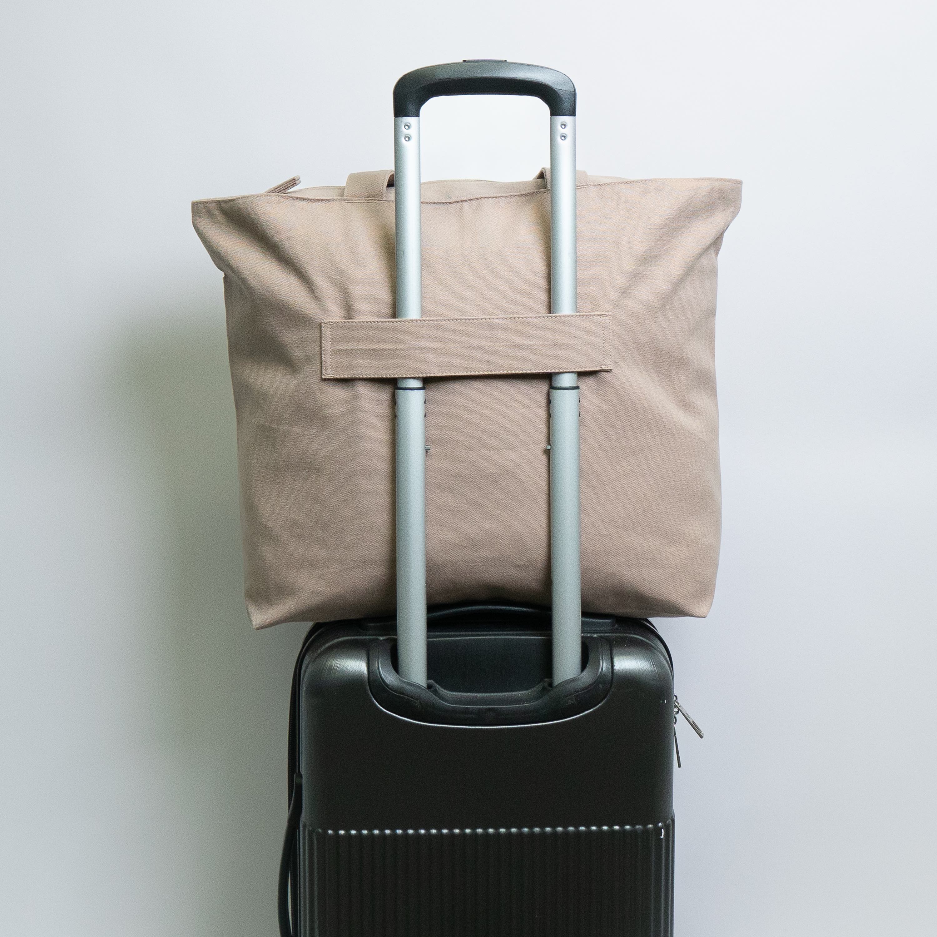 Tote bags with trolley sleeve - Image 15