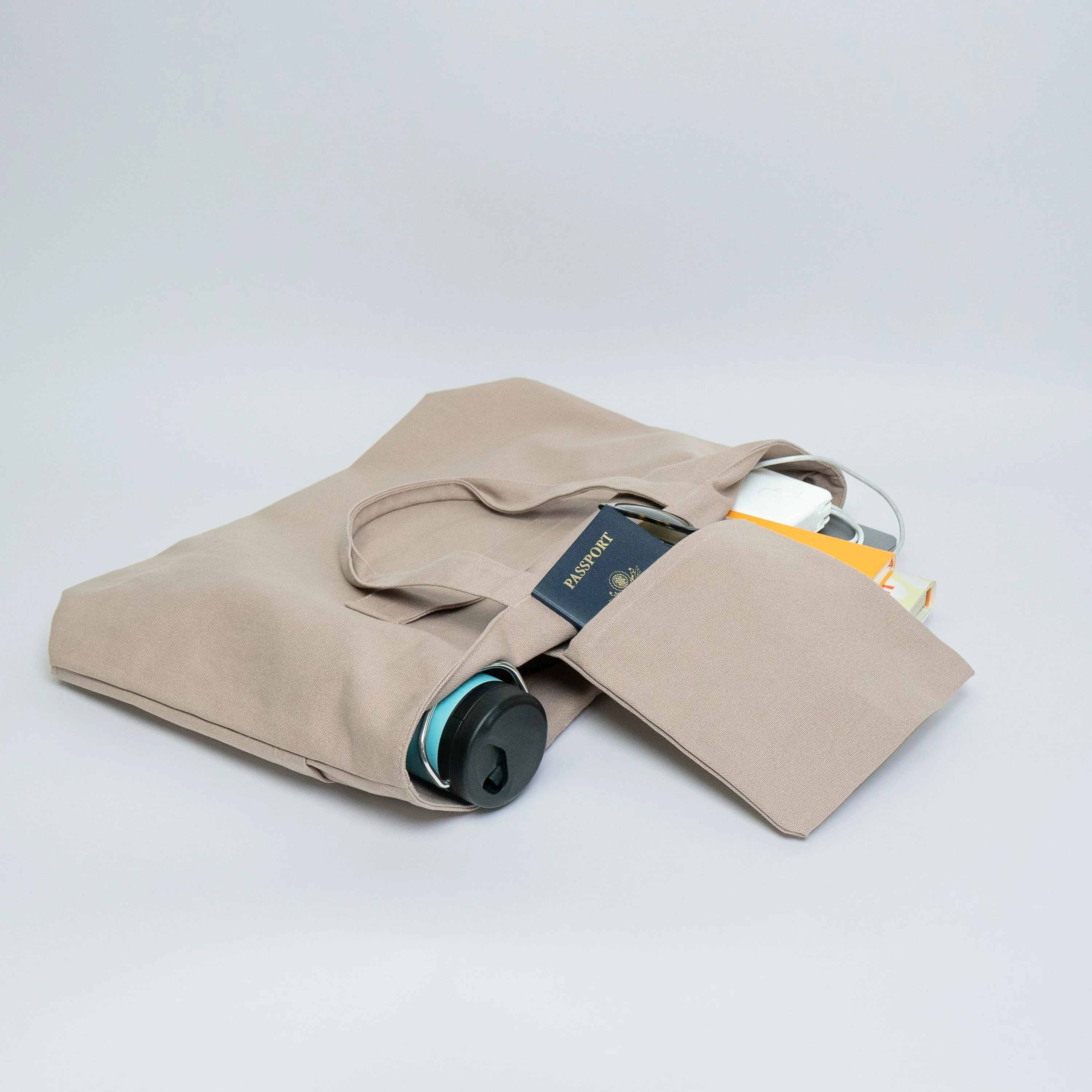Tote bags with trolley sleeve - Image 17
