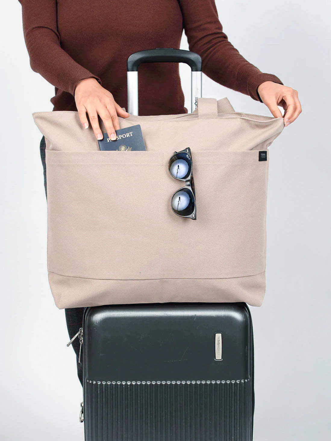 Tote bags with trolley sleeve - Image 2