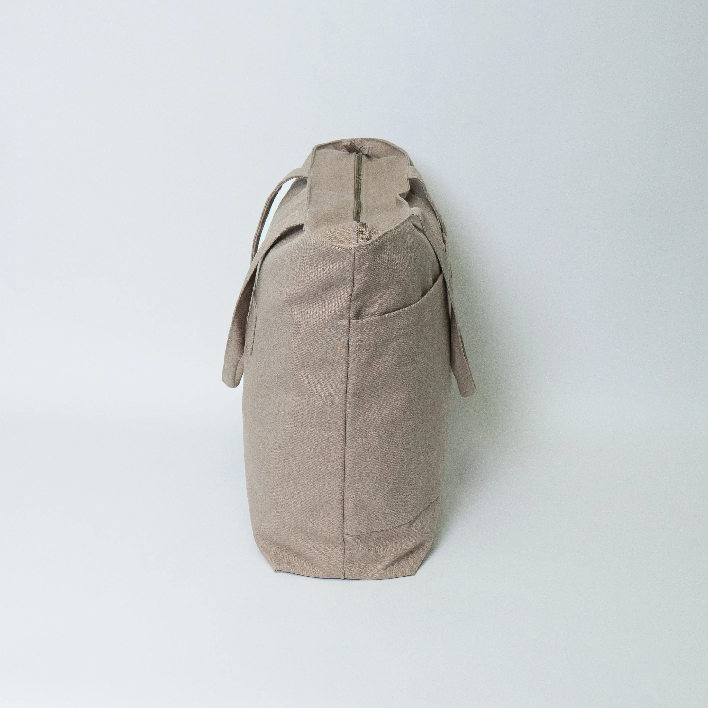 Tote bags with trolley sleeve - Image 20