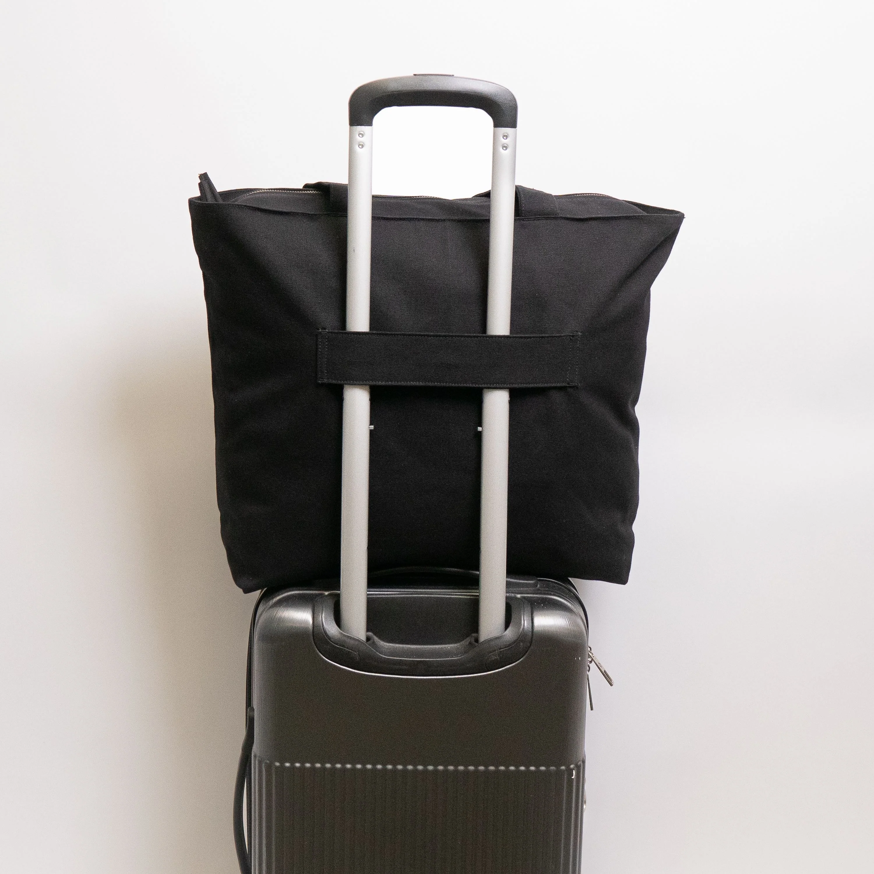 Tote bags with trolley sleeve - Image 25