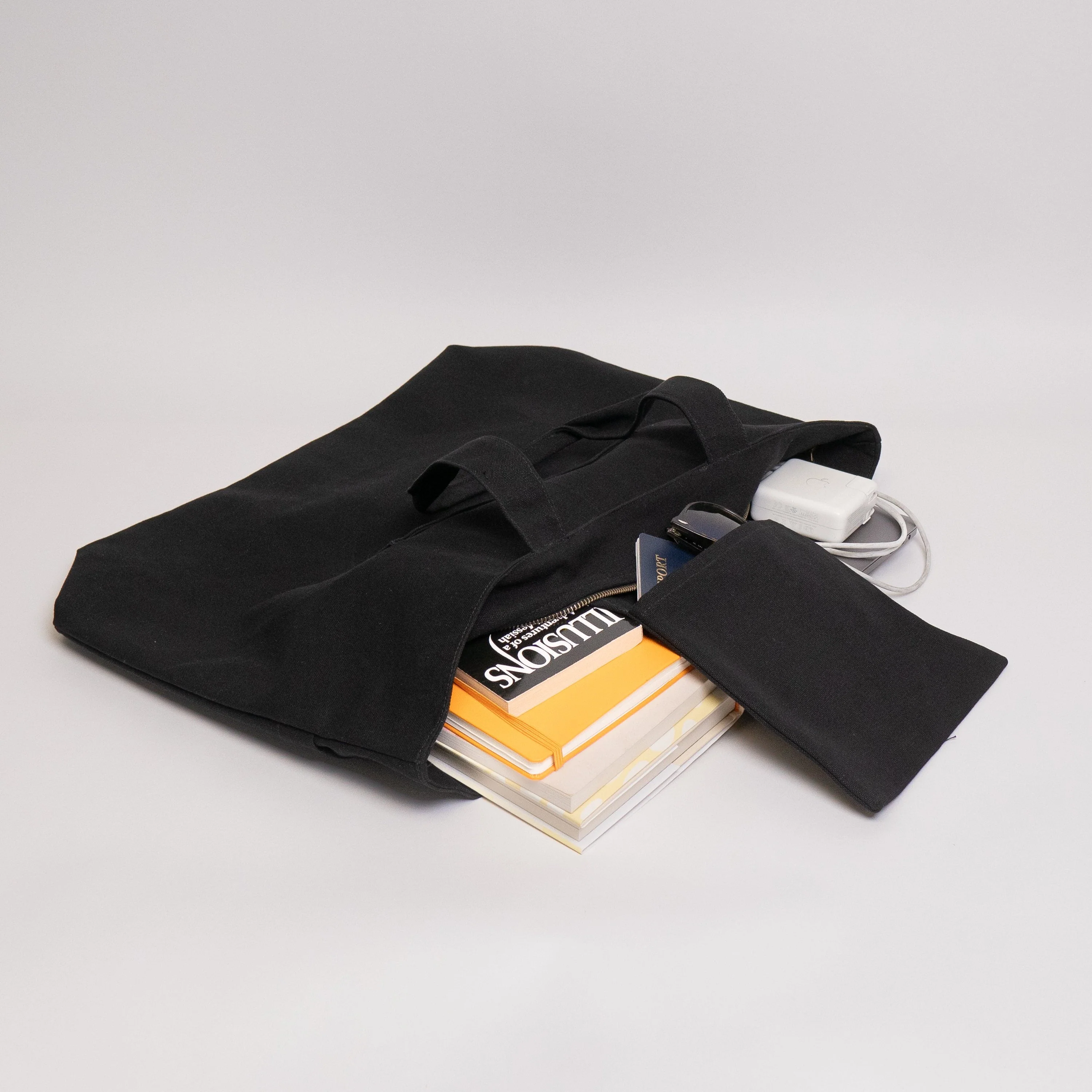 Tote bags with trolley sleeve - Image 27