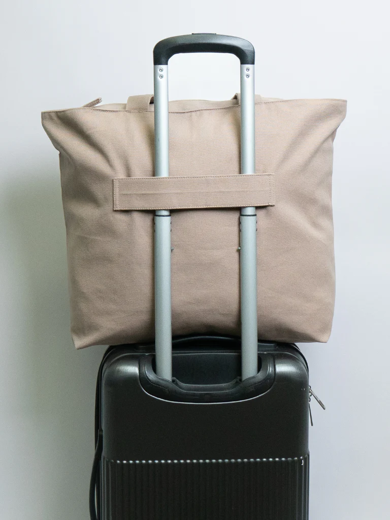 Tote bags with trolley sleeve - Image 3