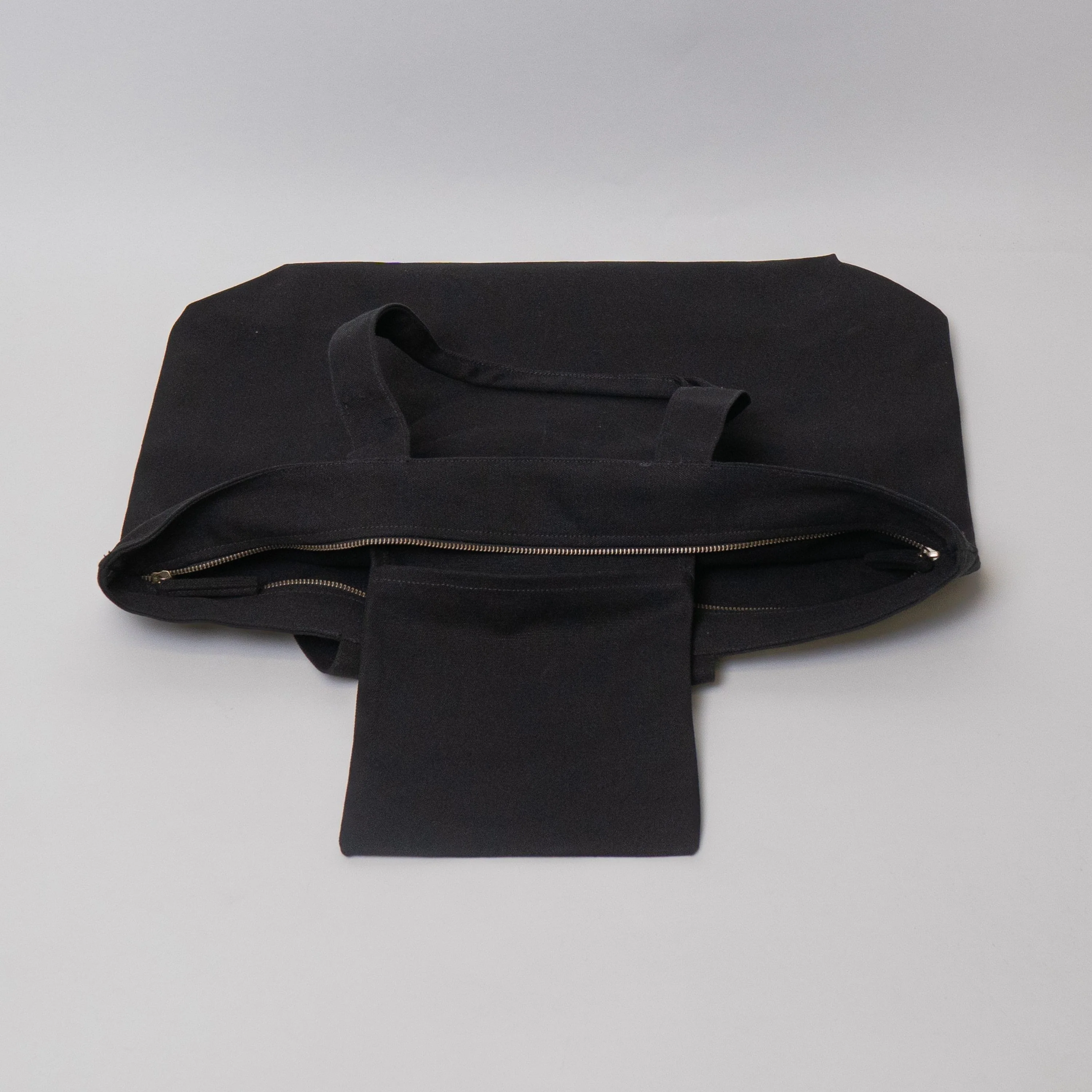 Tote bags with trolley sleeve - Image 31