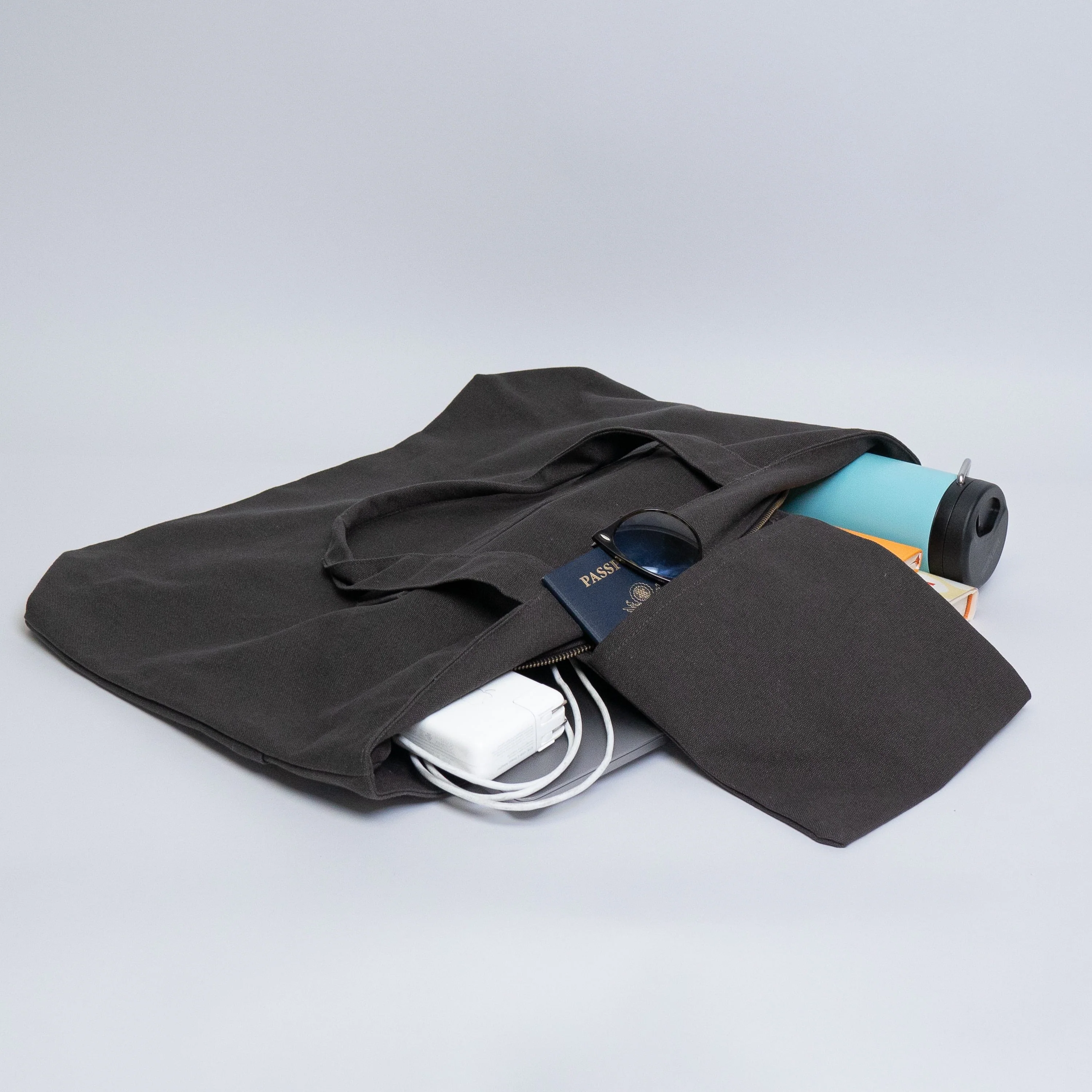 Tote bags with trolley sleeve - Image 6