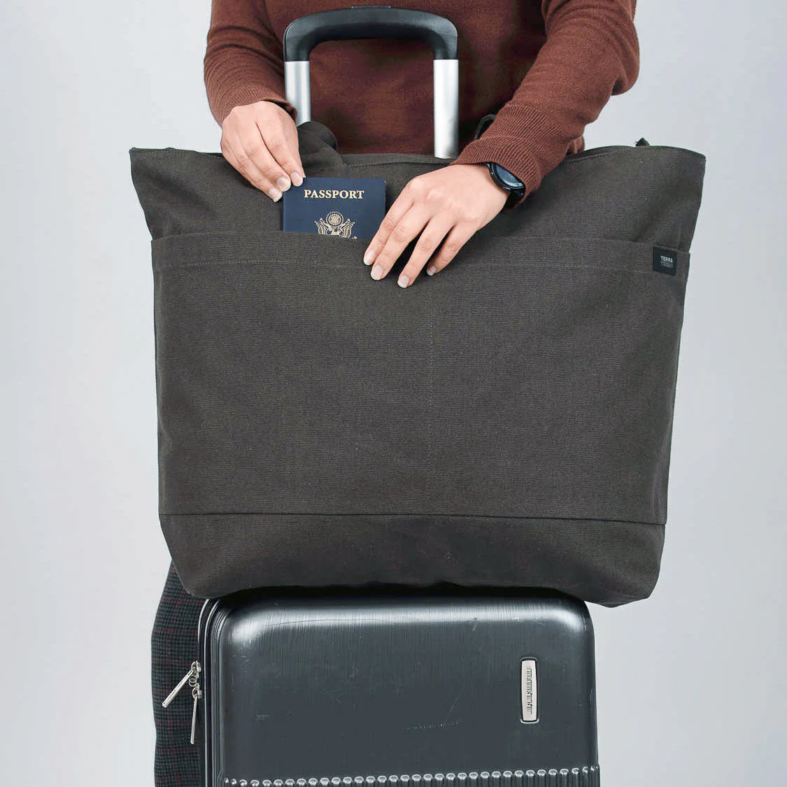 Tote bags with trolley sleeve - Image 7