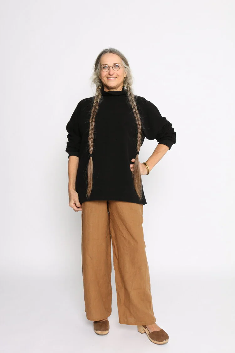 Traveler Tunic in Black - Image 7