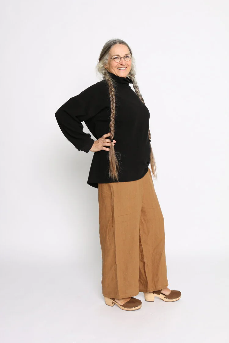 Traveler Tunic in Black - Image 9