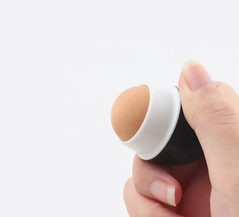 Volcanic Stone Oil-Absorbing Face Roller - Image 10
