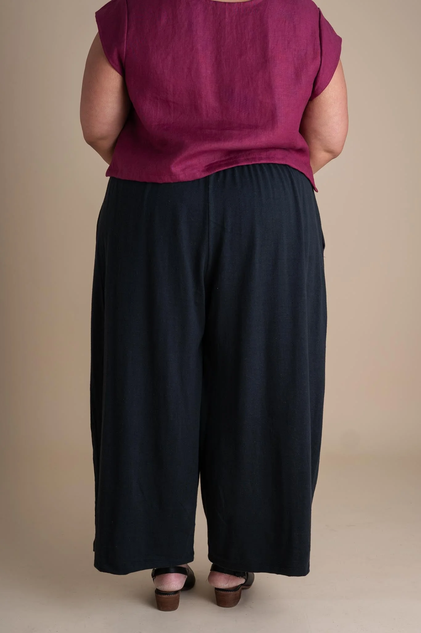 Weekend Pants in Graphite - Image 11